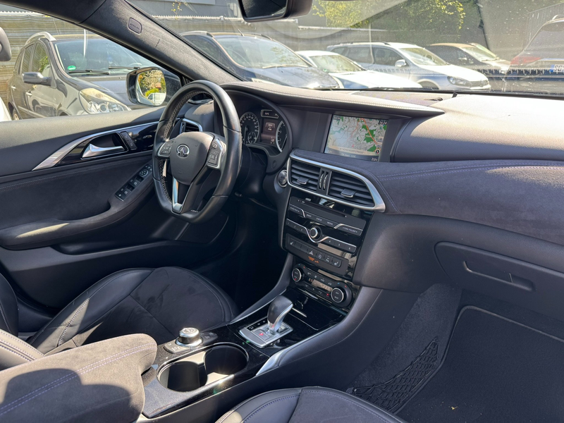 Infiniti Q30 2.0/AWD/Q30S/360°/Pano/Alcantara — photo 27