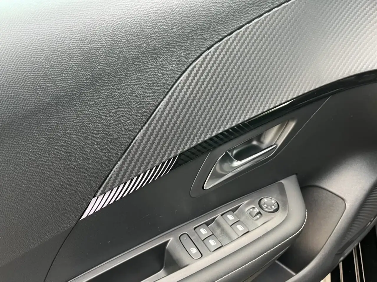 Peugeot 208 2026 — фото 10