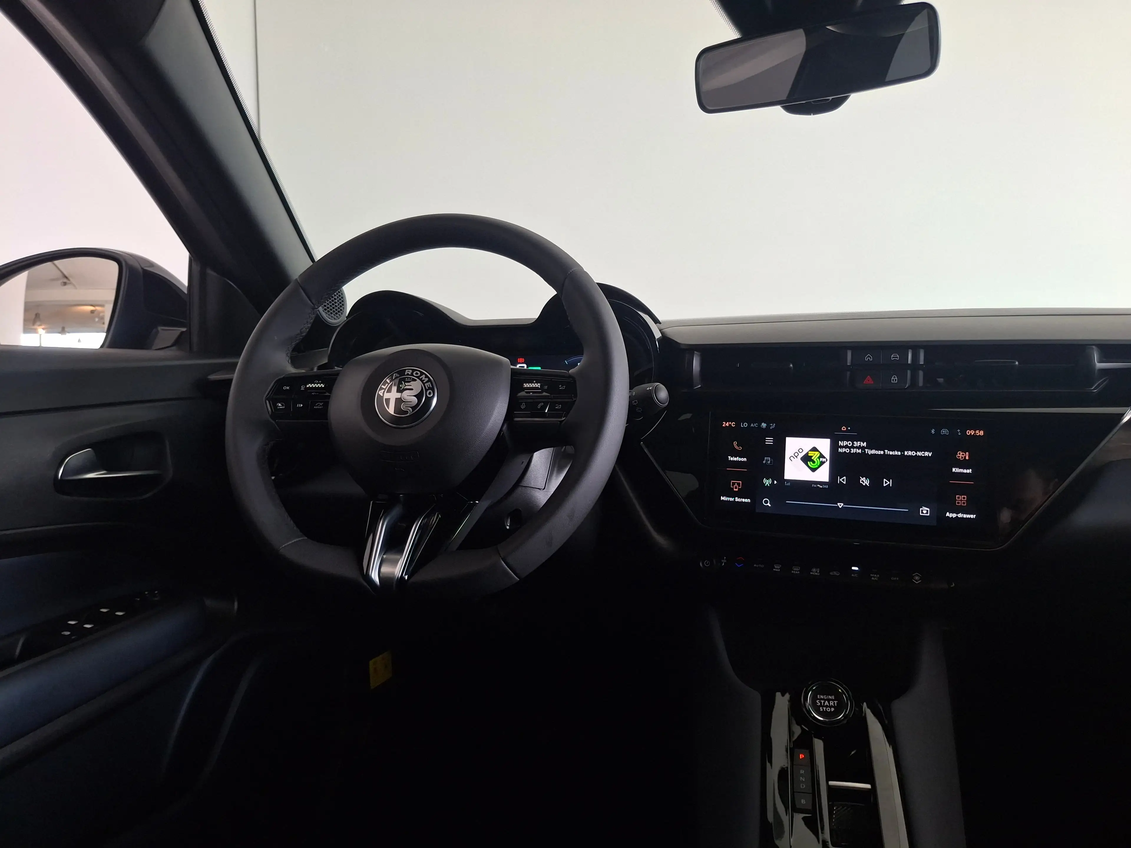 Alfa Romeo Junior Elettrica Speciale 54 kWh CARPLAY LED ECC PDC — photo 14