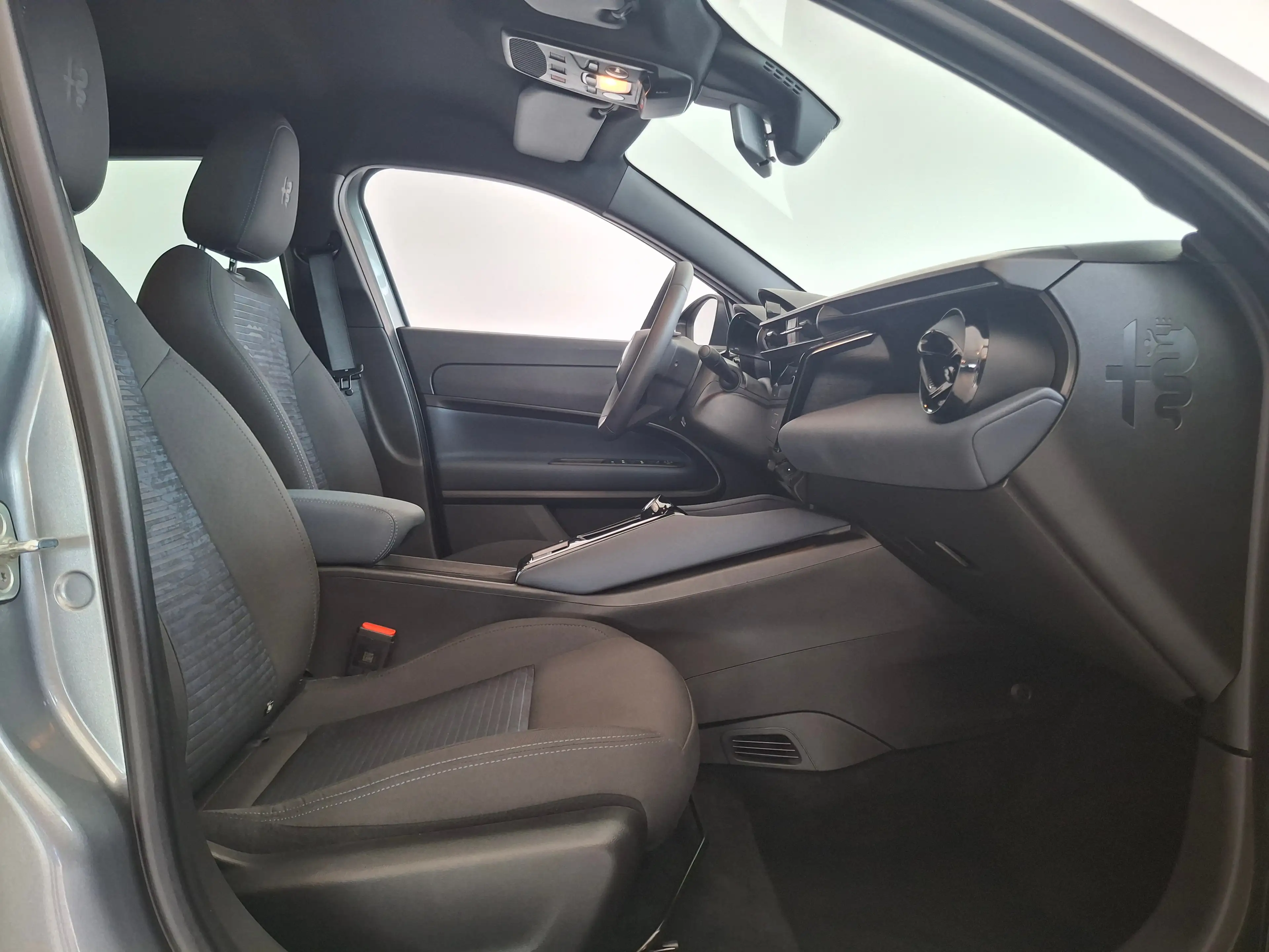 Alfa Romeo Junior Elettrica Speciale 54 kWh CARPLAY LED ECC PDC — photo 6