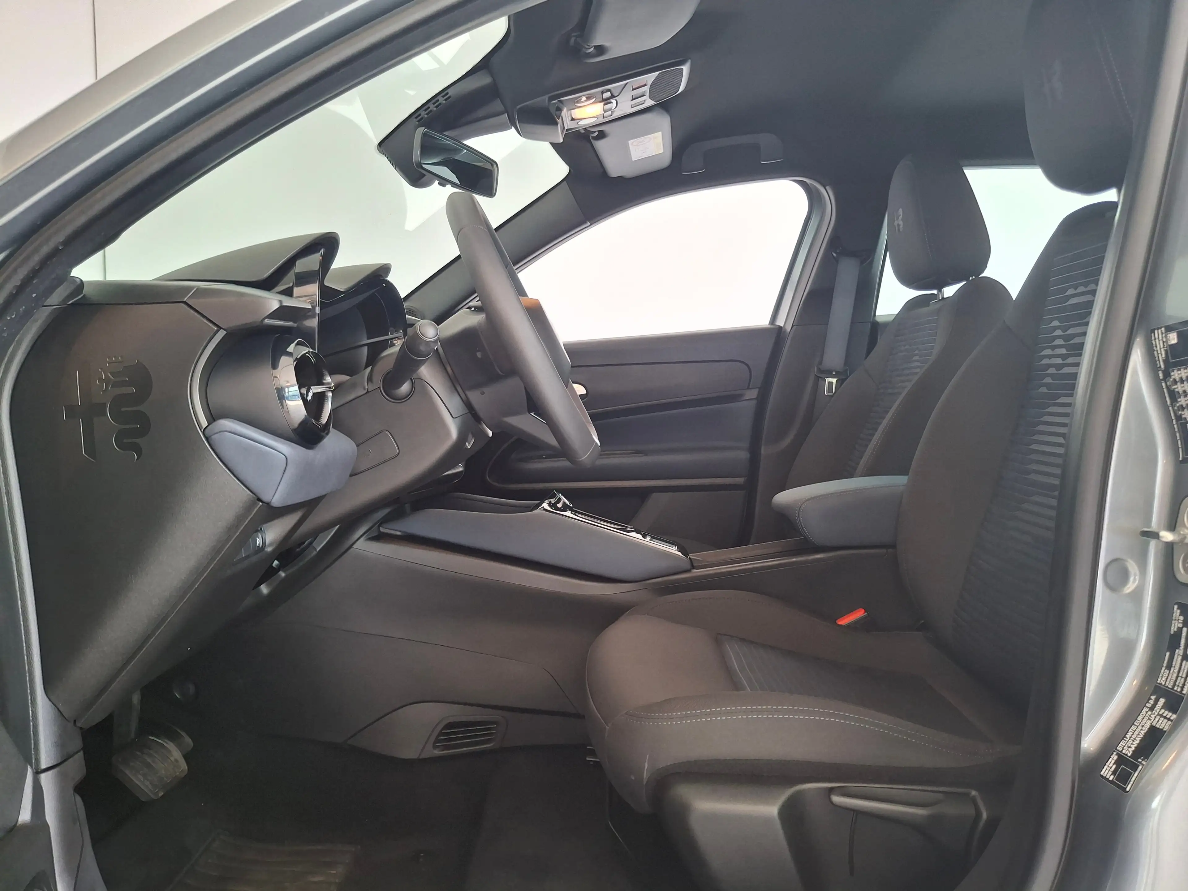 Alfa Romeo Junior Elettrica Speciale 54 kWh CARPLAY LED ECC PDC — photo 3