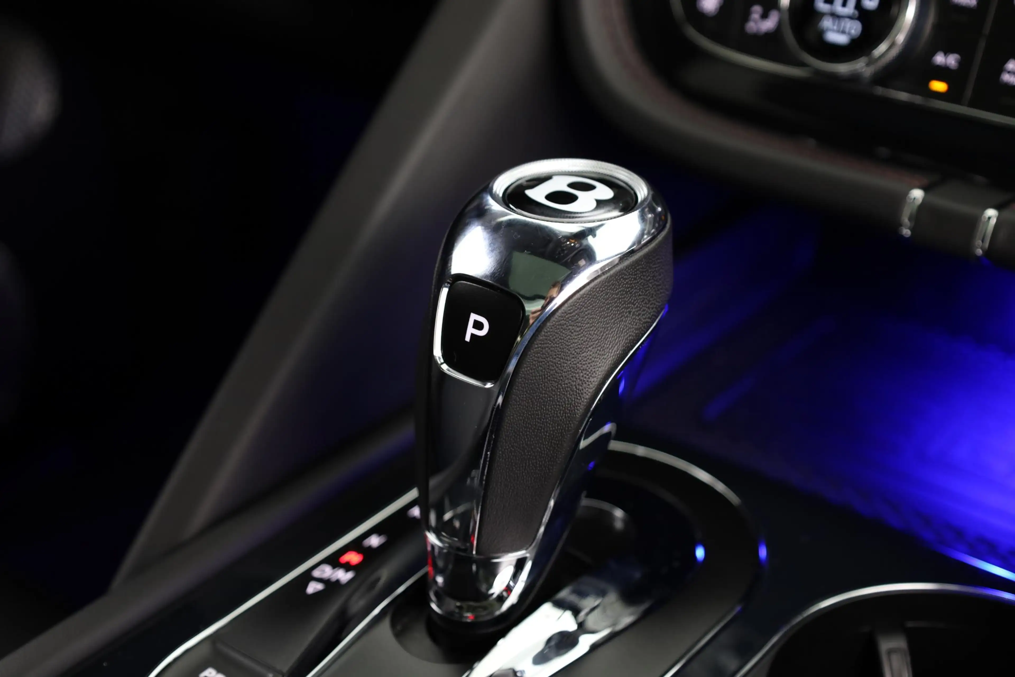 Bentley Bentayga 4.0 V8 | First Edition | TV achter | Nachtzicht | — photo 18