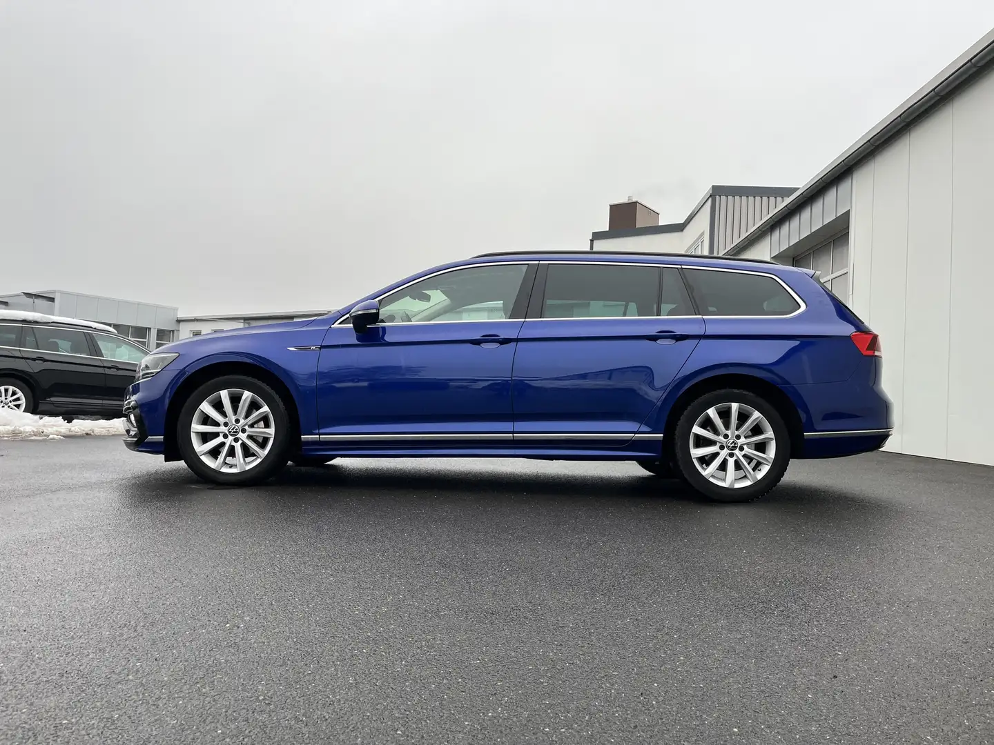 Volkswagen Passat Variant 2.0 TDI DSG R-Line 175€ m.20% Anz. AHK STHZ DigC Bleu - 2
