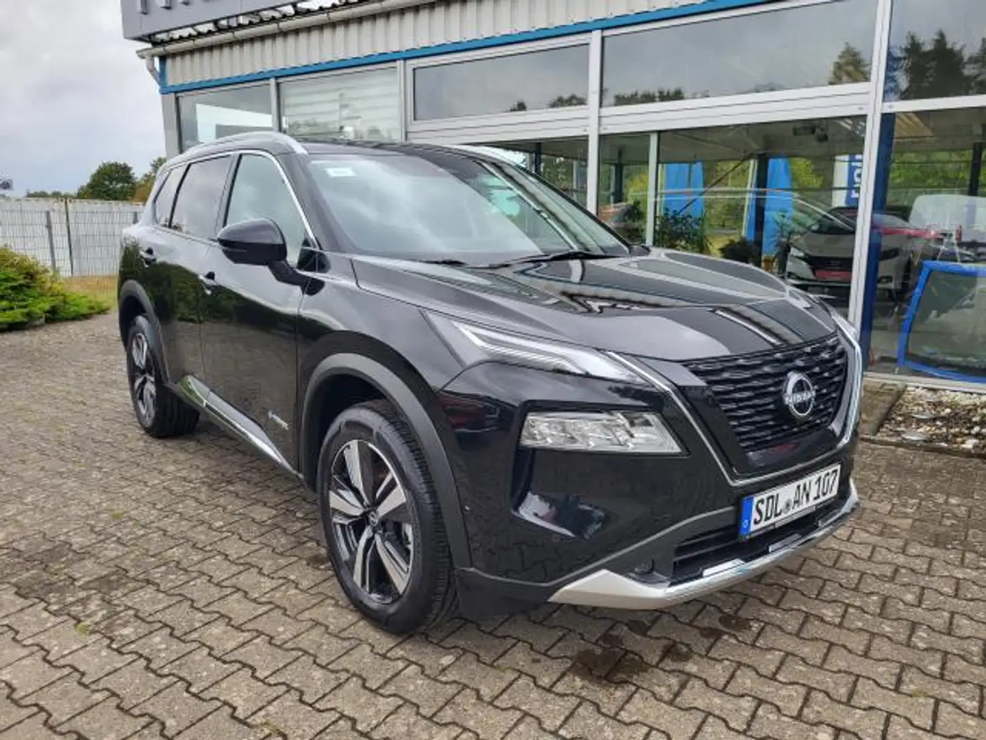 Nissan X-Trail E-POWER E-4ORCE 4X4 TEKNA EINPARKASSISTENT Schwarz - 1