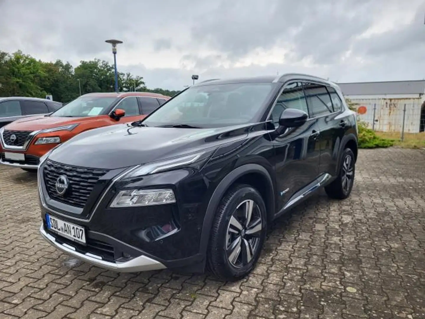 Nissan X-Trail E-POWER E-4ORCE 4X4 TEKNA EINPARKASSISTENT Schwarz - 2
