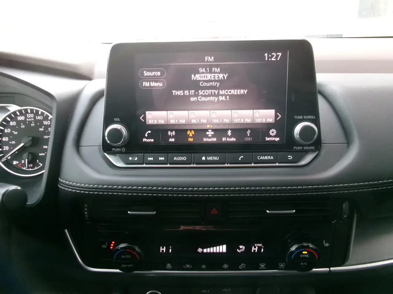 Nissan Rogue снимка Nissan Rogue