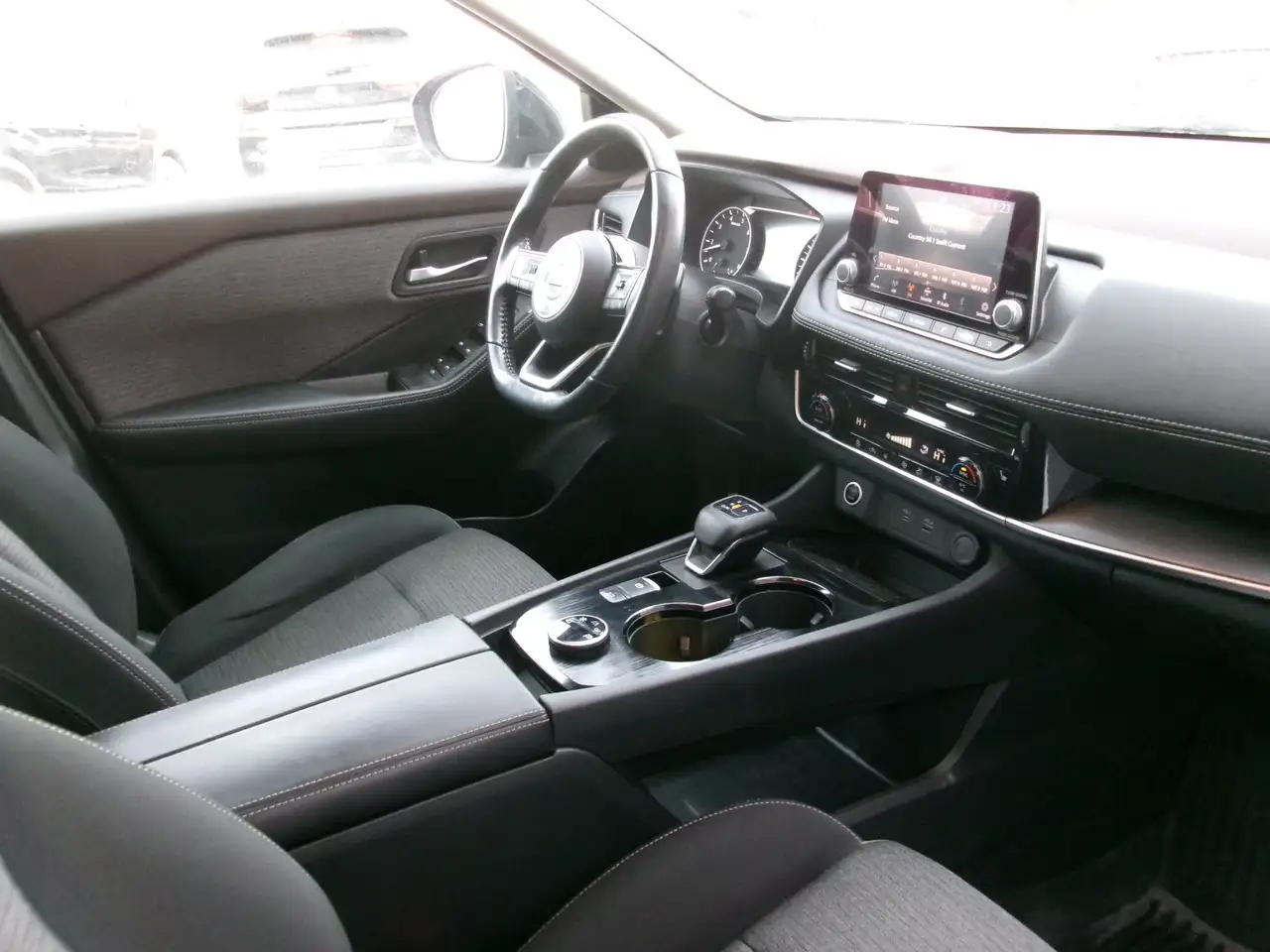 Nissan Rogue снимка Nissan Rogue