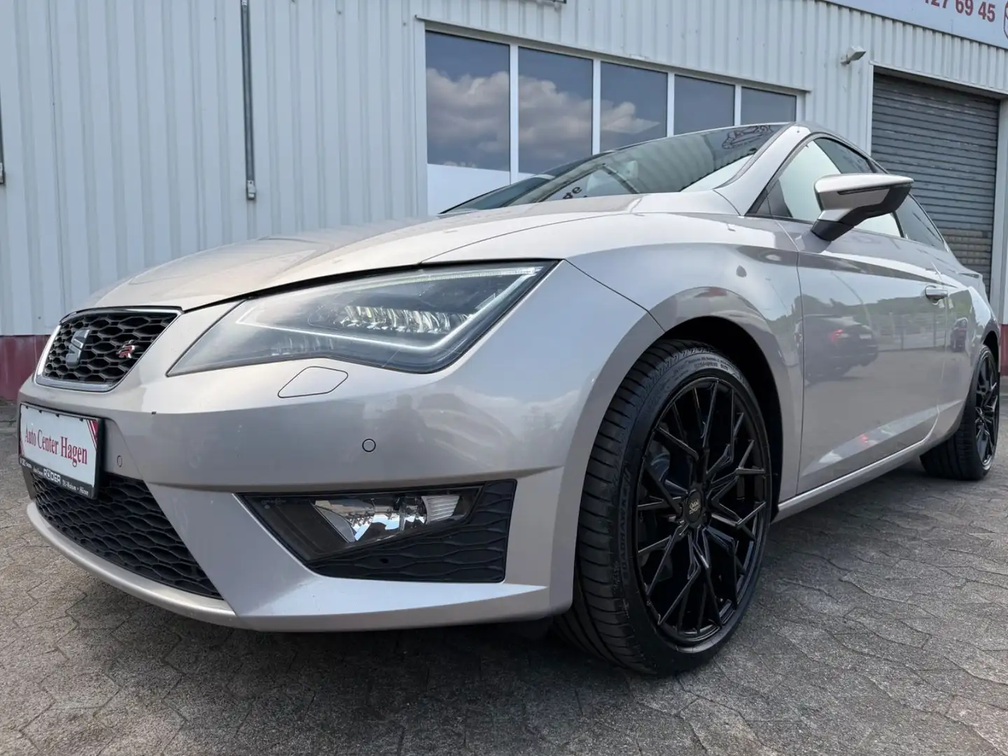 SEAT Leon 1.8 132kW 7-Gang-DSG SC FR/LED/NAVI/PDC/SHZ bež - 1
