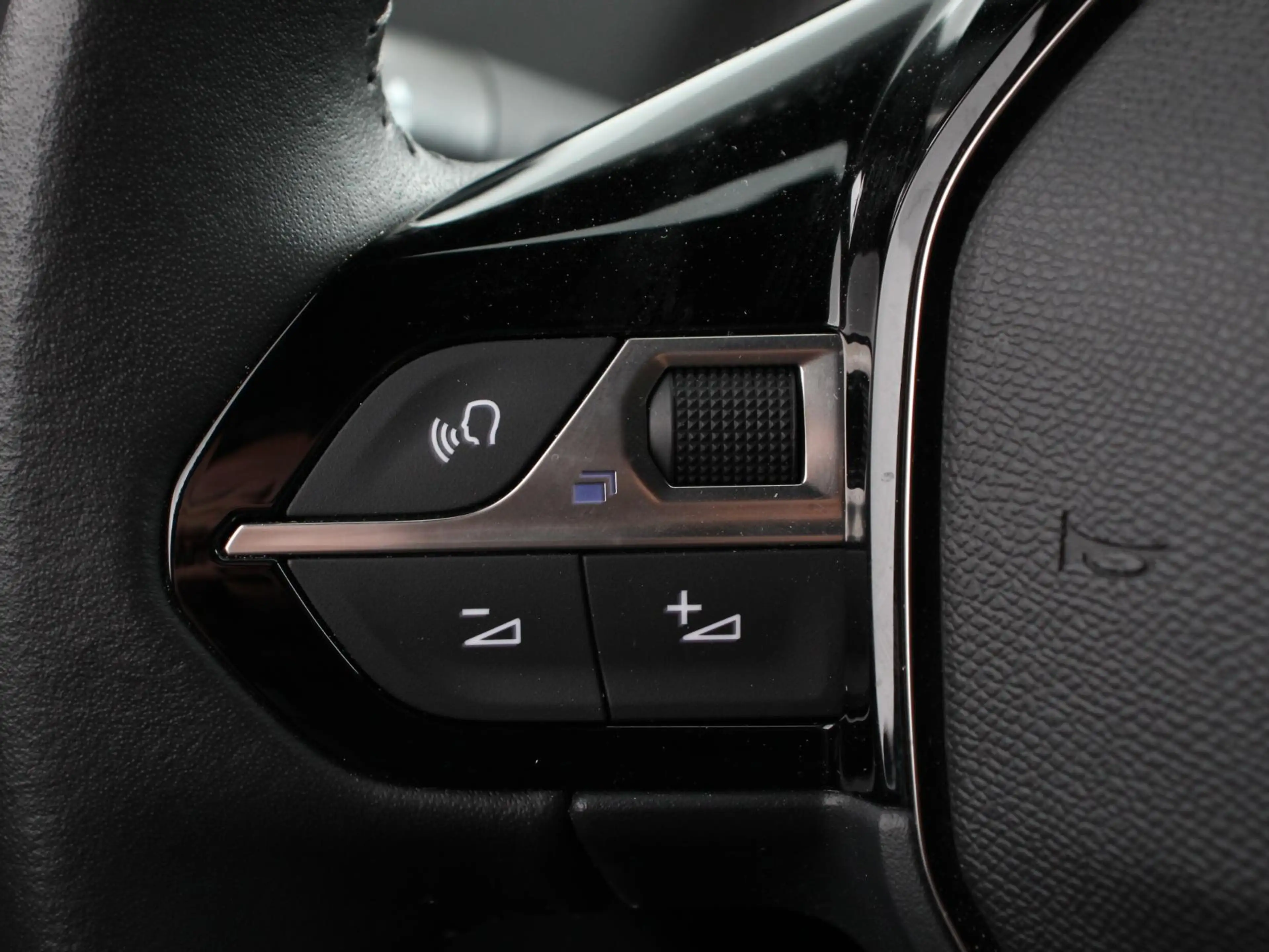 Peugeot e-2008 EV Allure Pack 54 kWh Navigatie Apple Carplay/Andr — photo 13