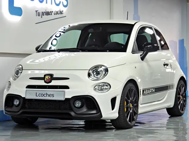 Abarth 595 view 4