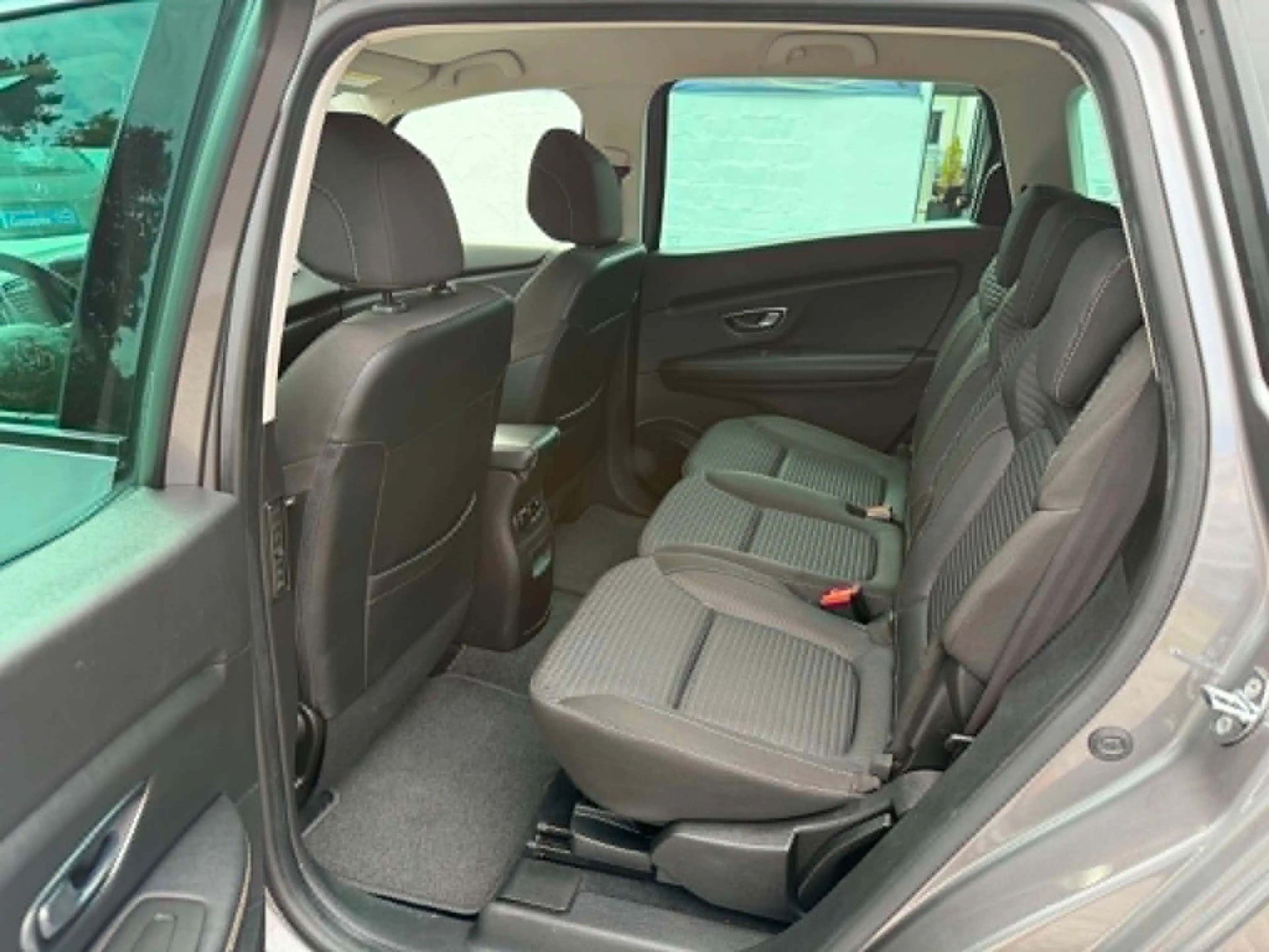 Renault Grand Scenic 1.7 BLUE dCi* 7 Sitzer*Navi*Kamera* — photo 15