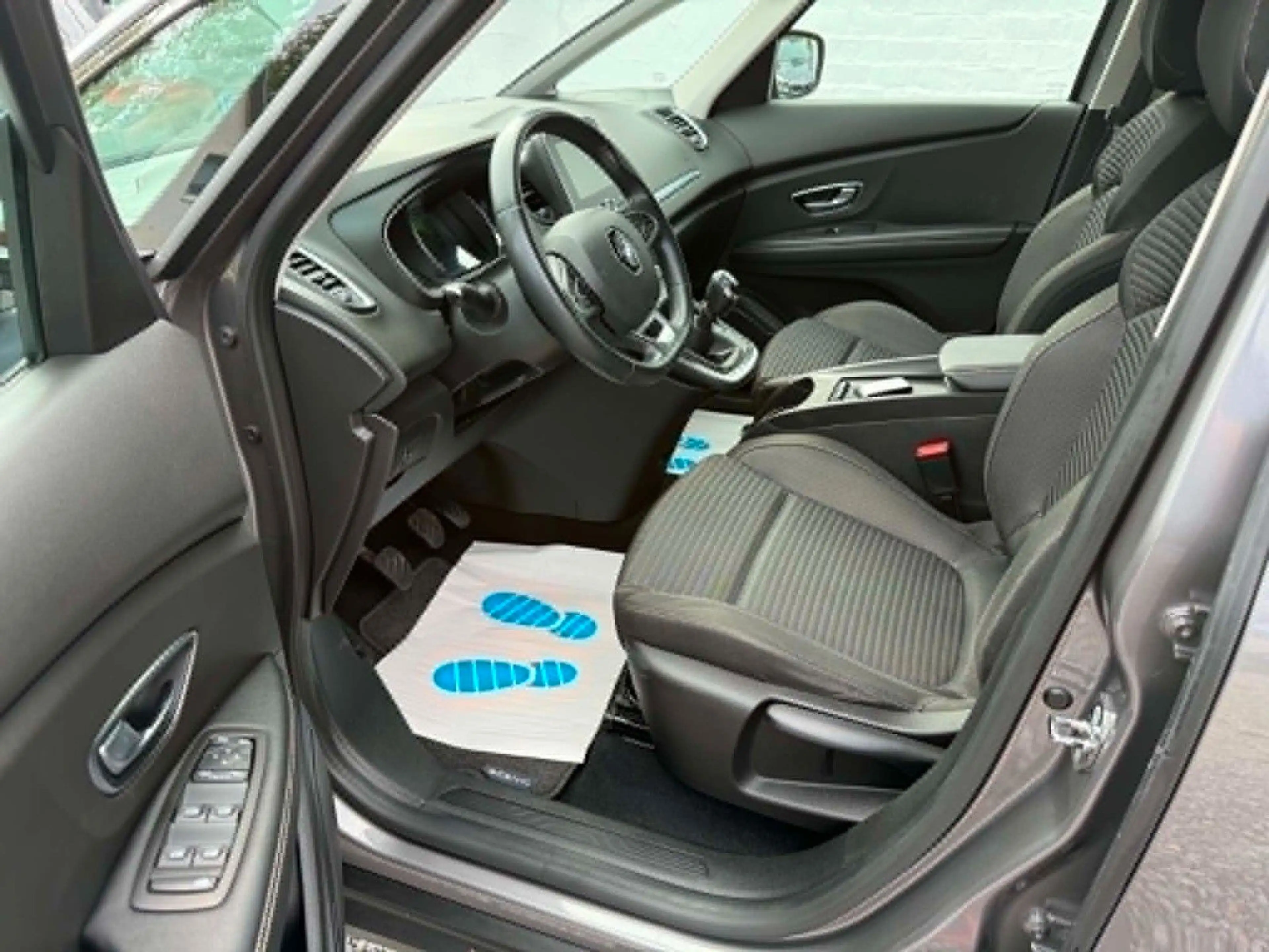 Renault Grand Scenic 1.7 BLUE dCi* 7 Sitzer*Navi*Kamera* — photo 5