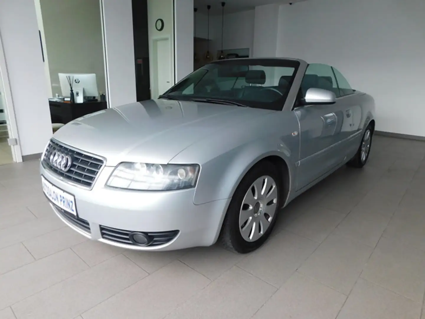 Audi A4 Cabriolet AUTOM KLIMA LEDER Einparkhilfe LM Silber - 1