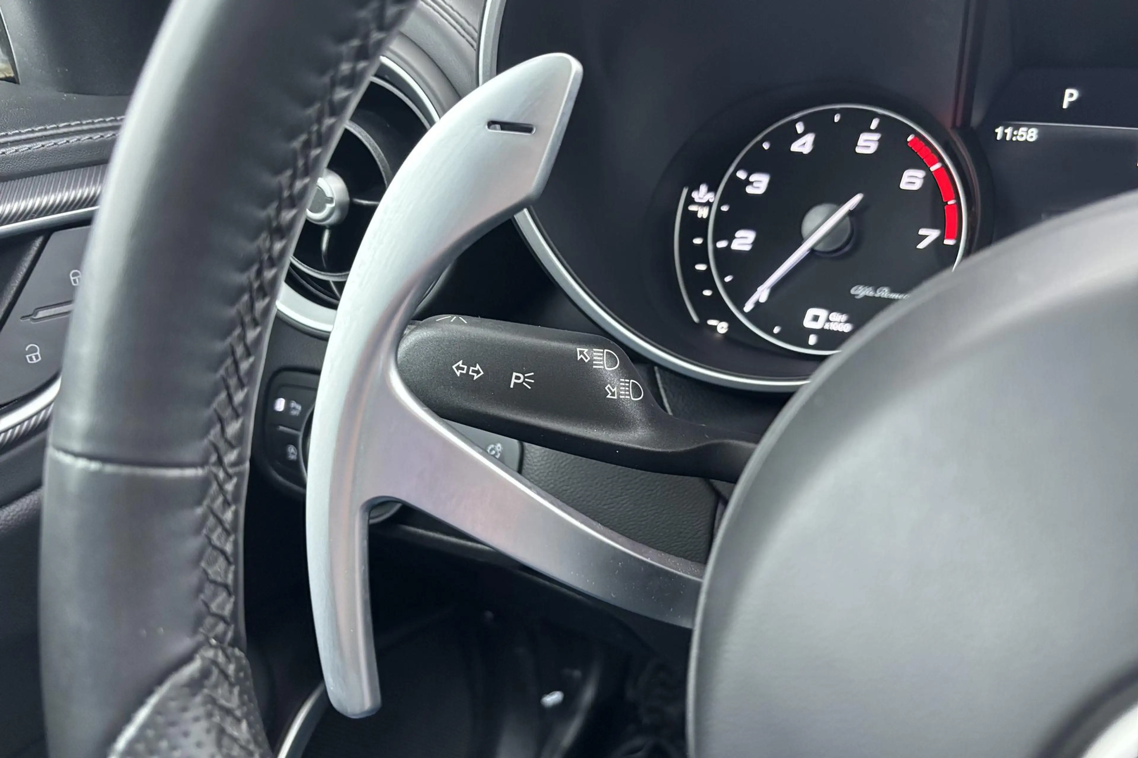 Alfa Romeo Giulia 2.0 T Veloce Italiaans temperament met een indrukw — photo 31