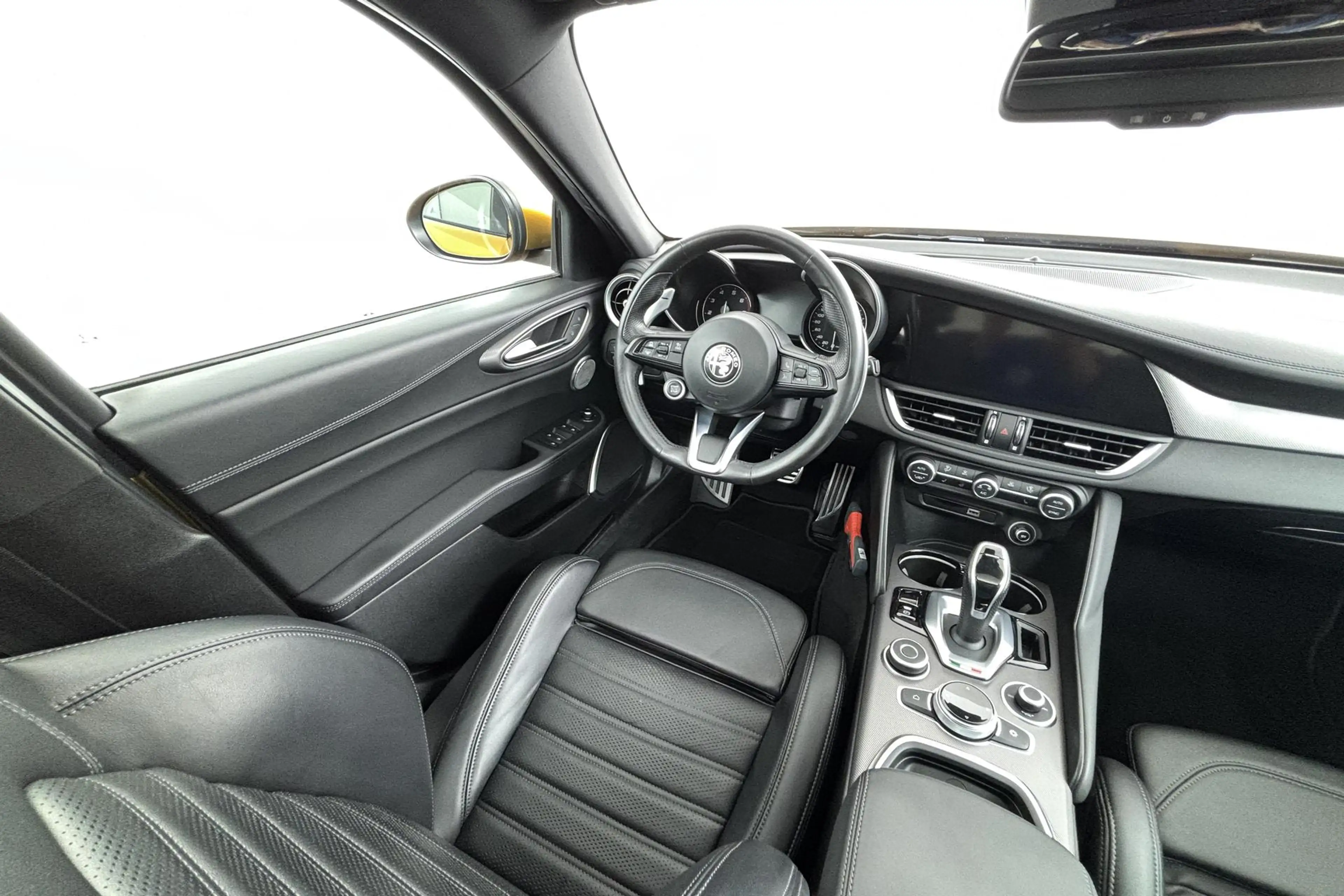 Alfa Romeo Giulia 2.0 T Veloce Italiaans temperament met een indrukw — photo 12