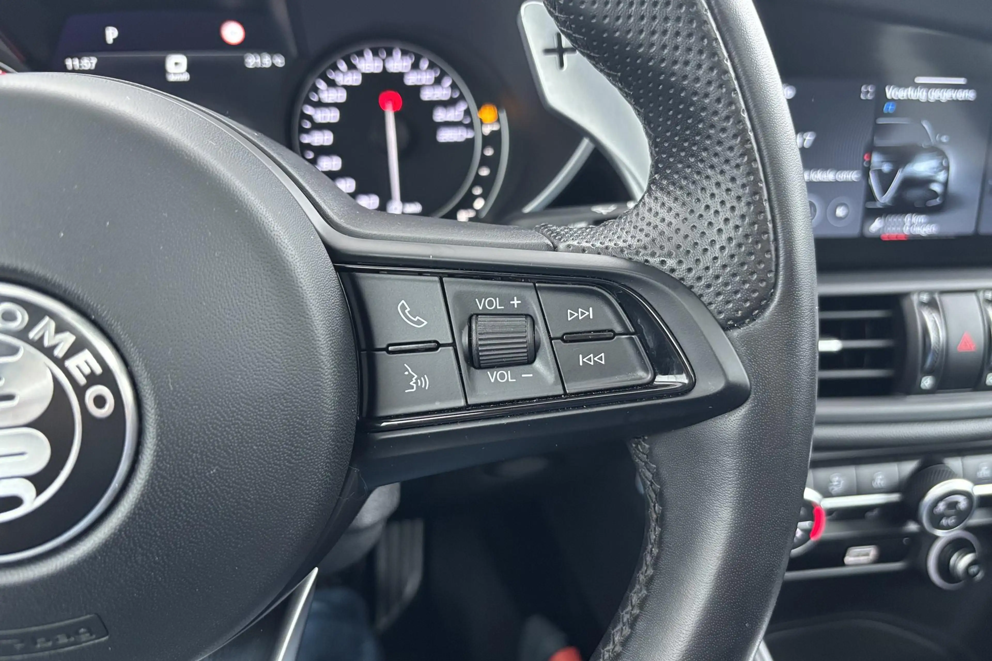 Alfa Romeo Giulia 2.0 T Veloce Italiaans temperament met een indrukw — photo 29