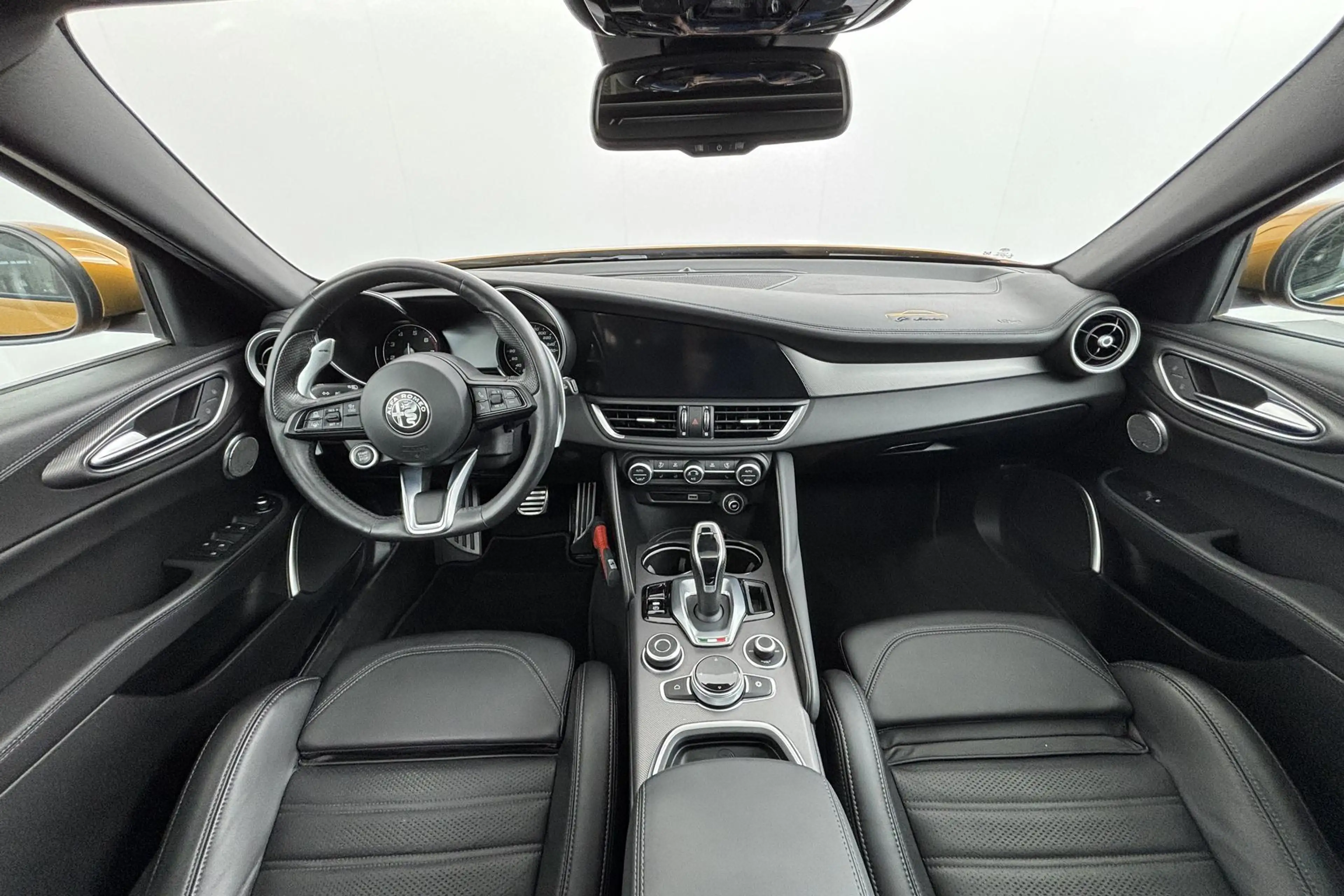 Alfa Romeo Giulia 2.0 T Veloce Italiaans temperament met een indrukw — photo 3