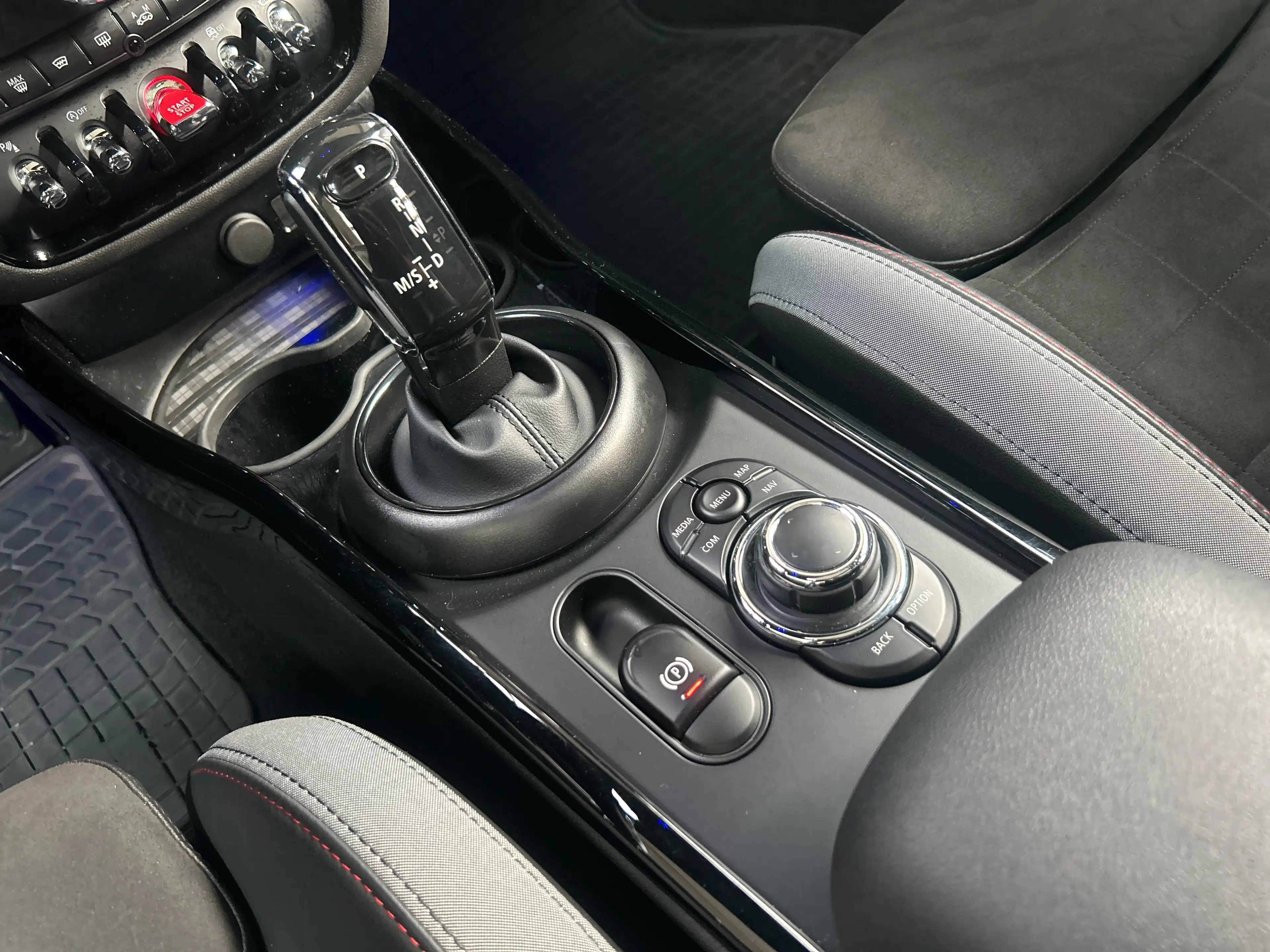 MINI John Cooper Works Clubman John Cooper Works Clubman ALL4 JCW Trim|Head-Up — photo 12