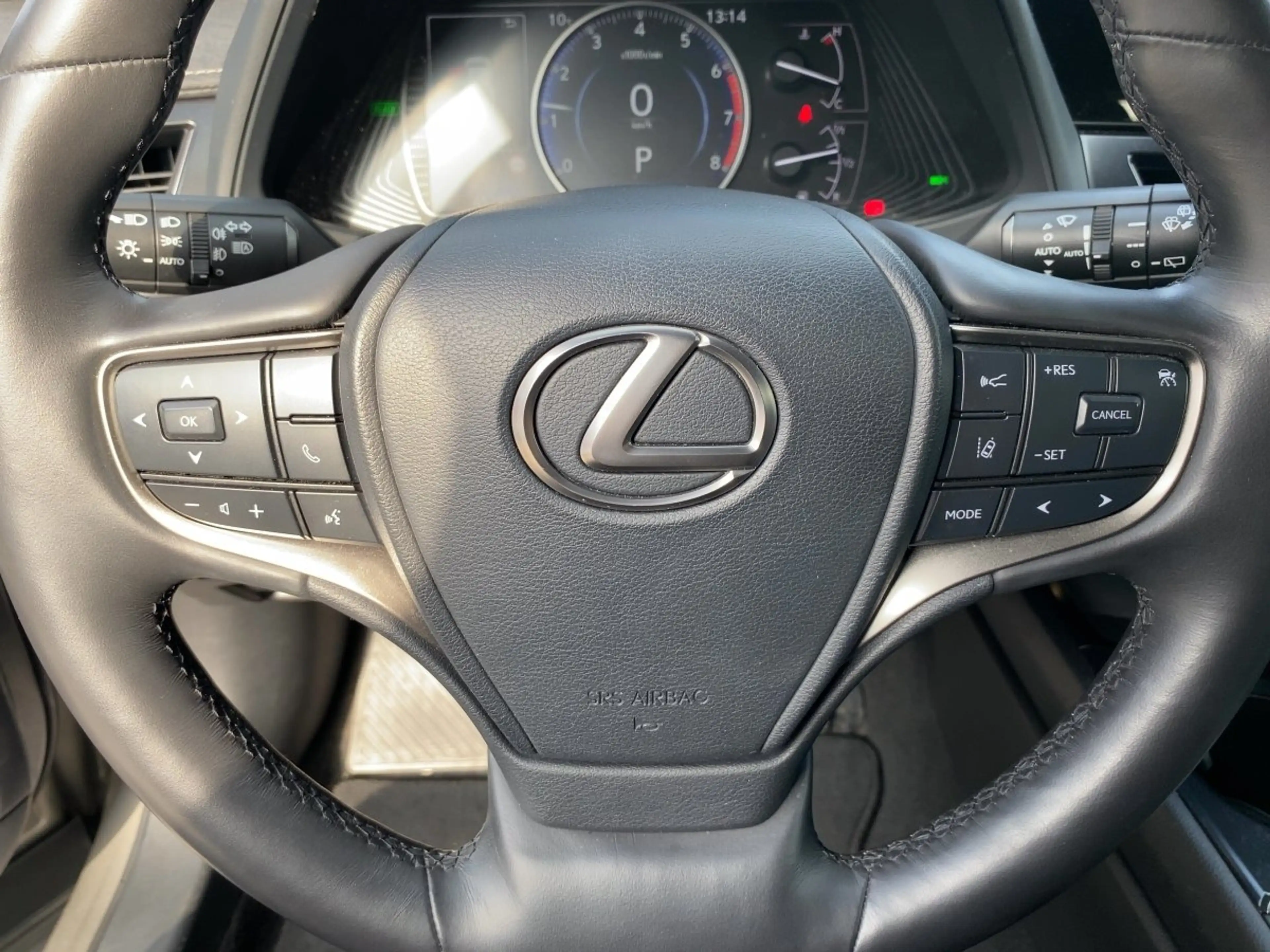 Lexus UX 250h UX 250 h Style Edition zuverlässiger Crossover — photo 22