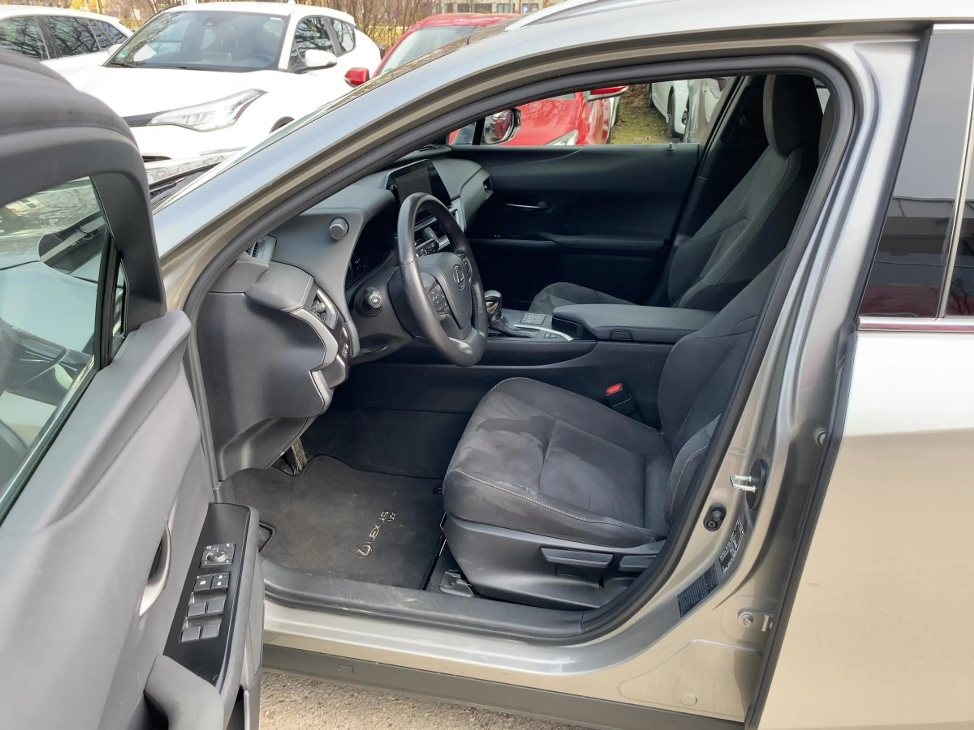 Lexus UX 250h UX 250 h Style Edition zuverlässiger Crossover — photo 12