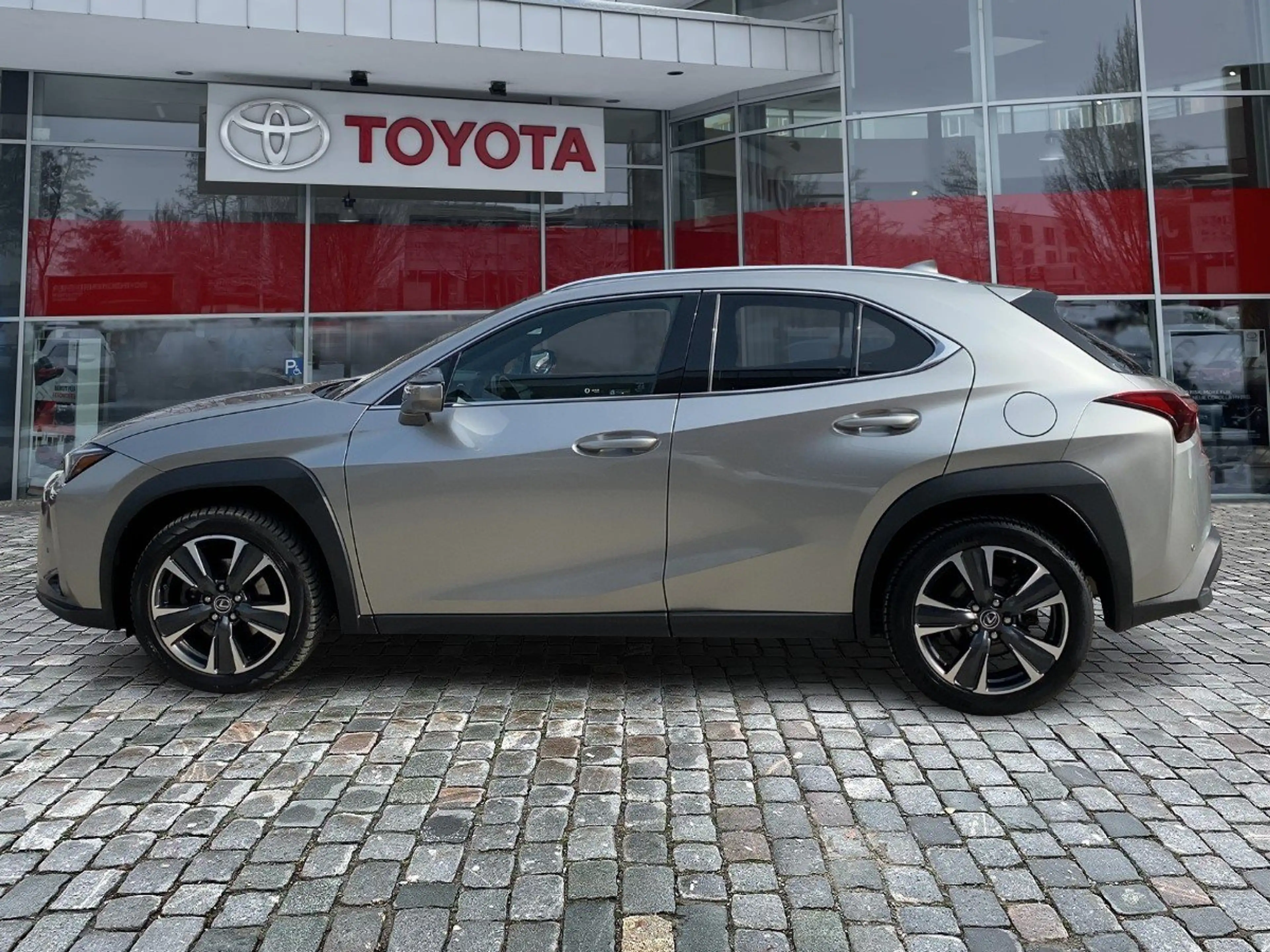 Lexus UX 250h UX 250 h Style Edition zuverlässiger Crossover — photo 3