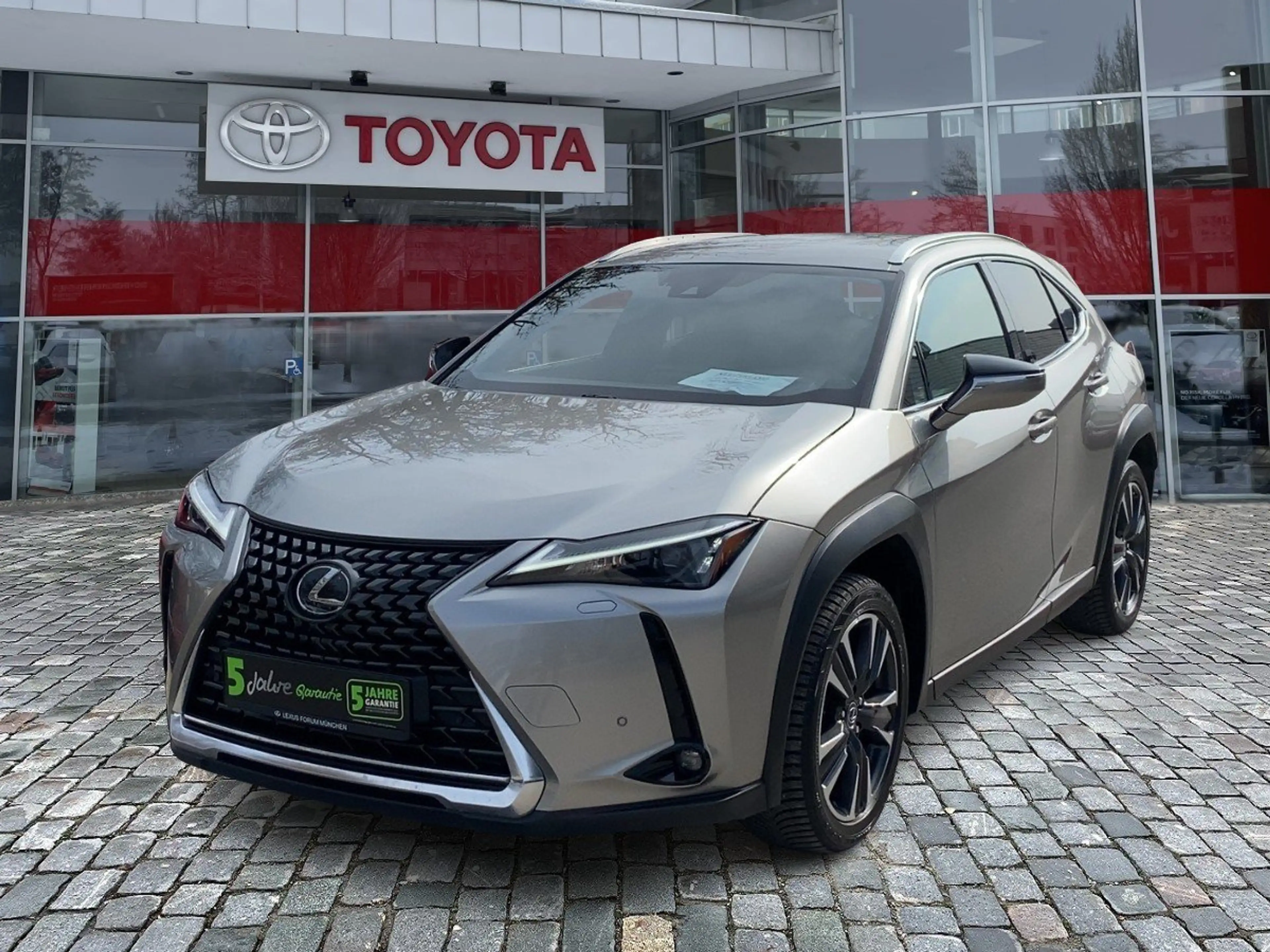Lexus UX 250h UX 250 h Style Edition zuverlässiger Crossover — photo 2