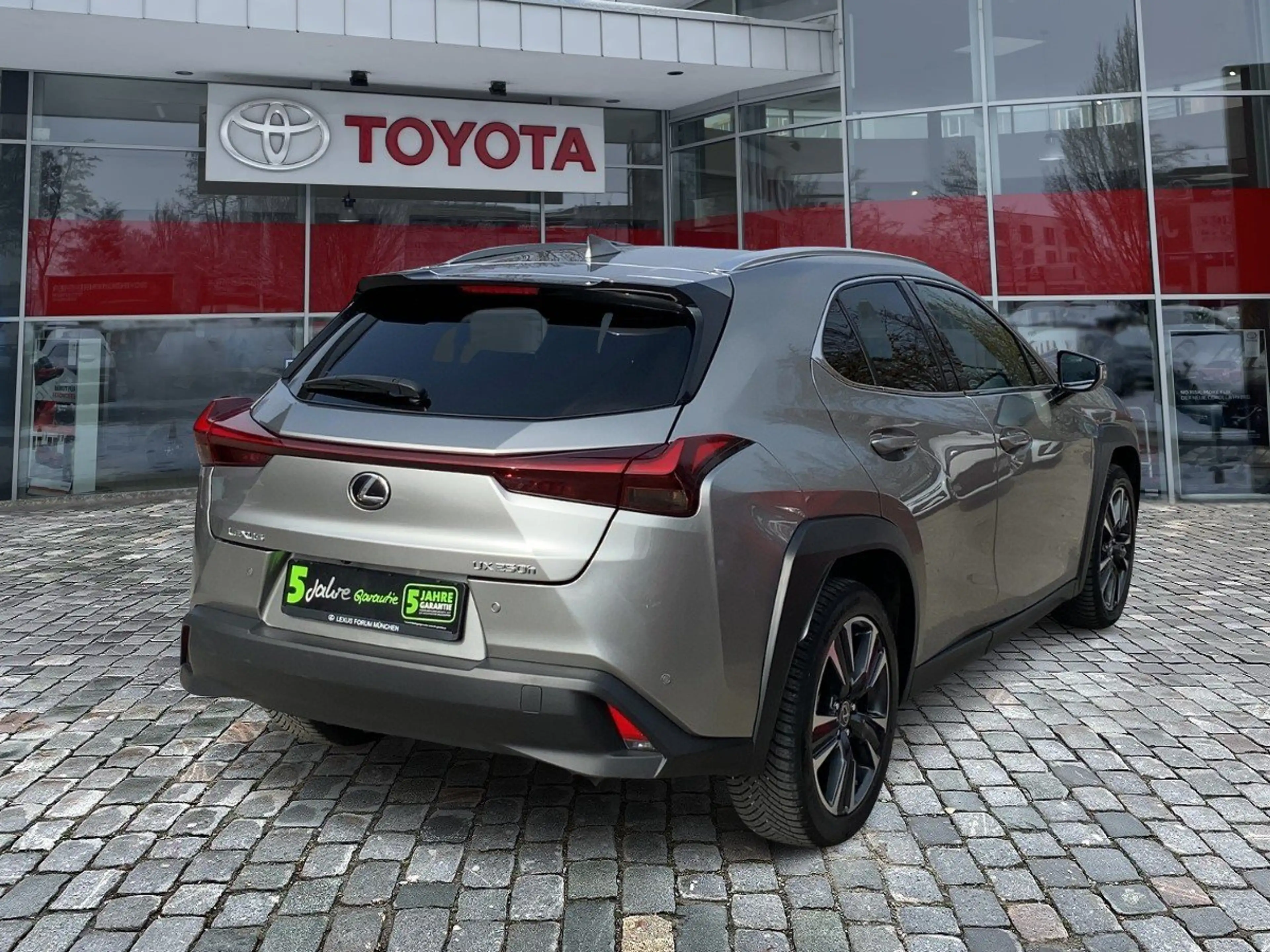 Lexus UX 250h UX 250 h Style Edition zuverlässiger Crossover — photo 8