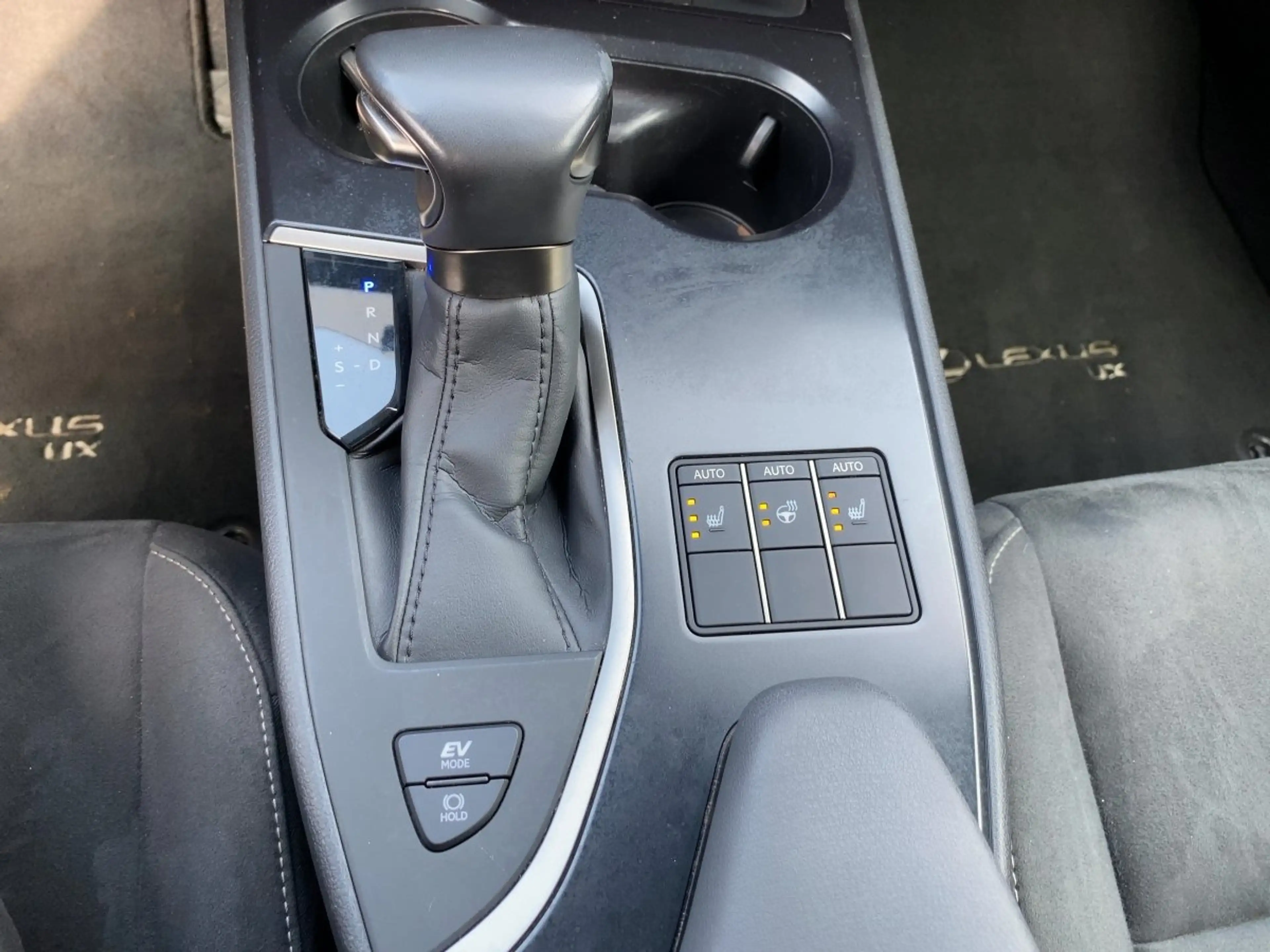 Lexus UX 250h UX 250 h Style Edition zuverlässiger Crossover — photo 19