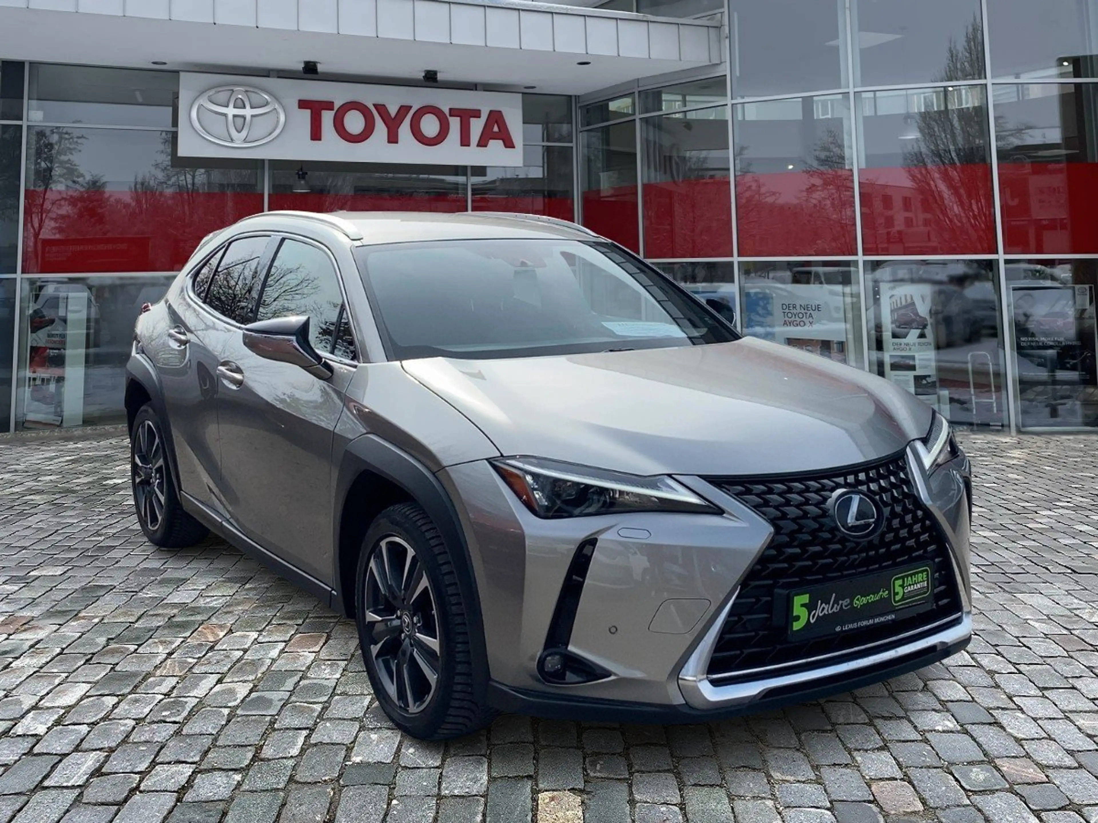 Lexus UX 250h UX 250 h Style Edition zuverlässiger Crossover — photo 9