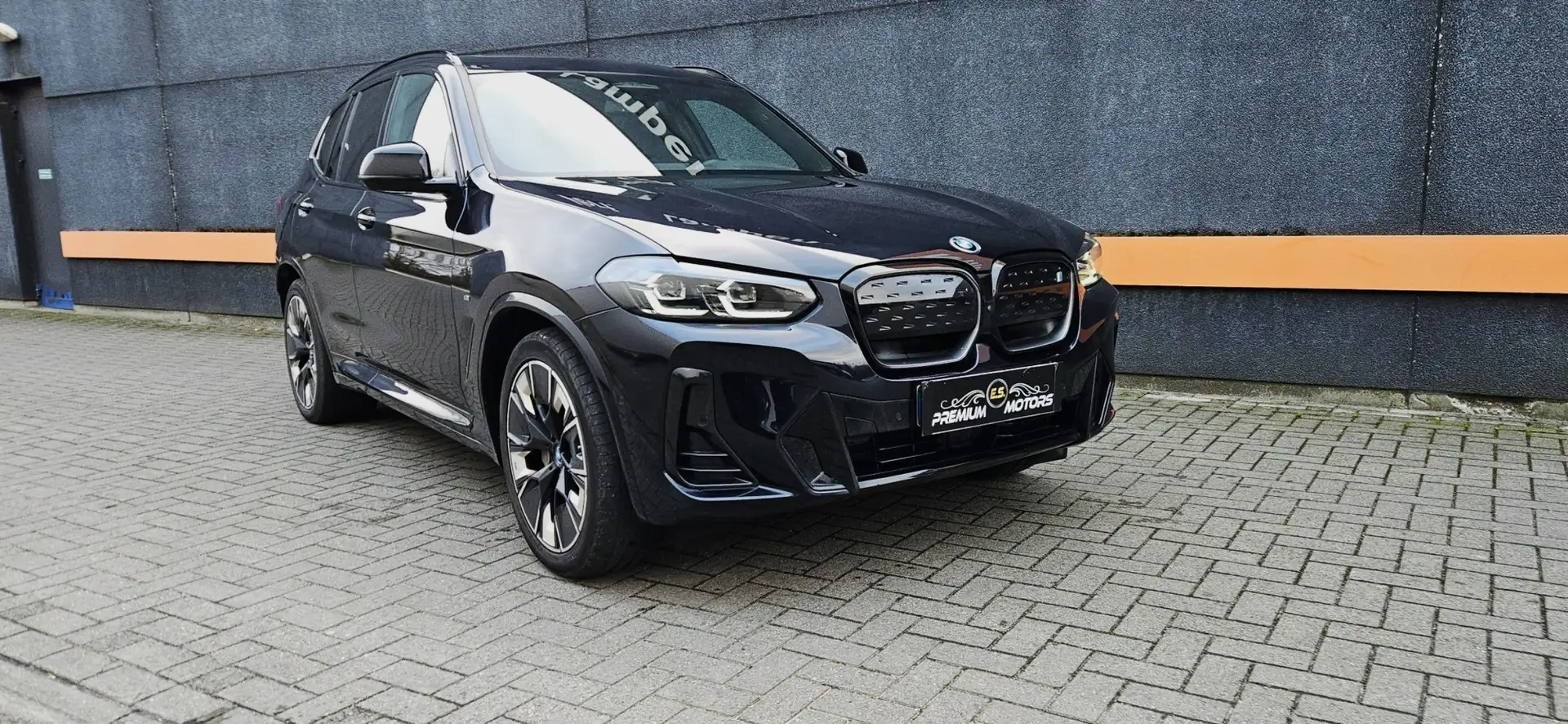 BMW iX3 M PACK **MEGA FULL OPTION-ALLE OPTIES !! *21000km - 1