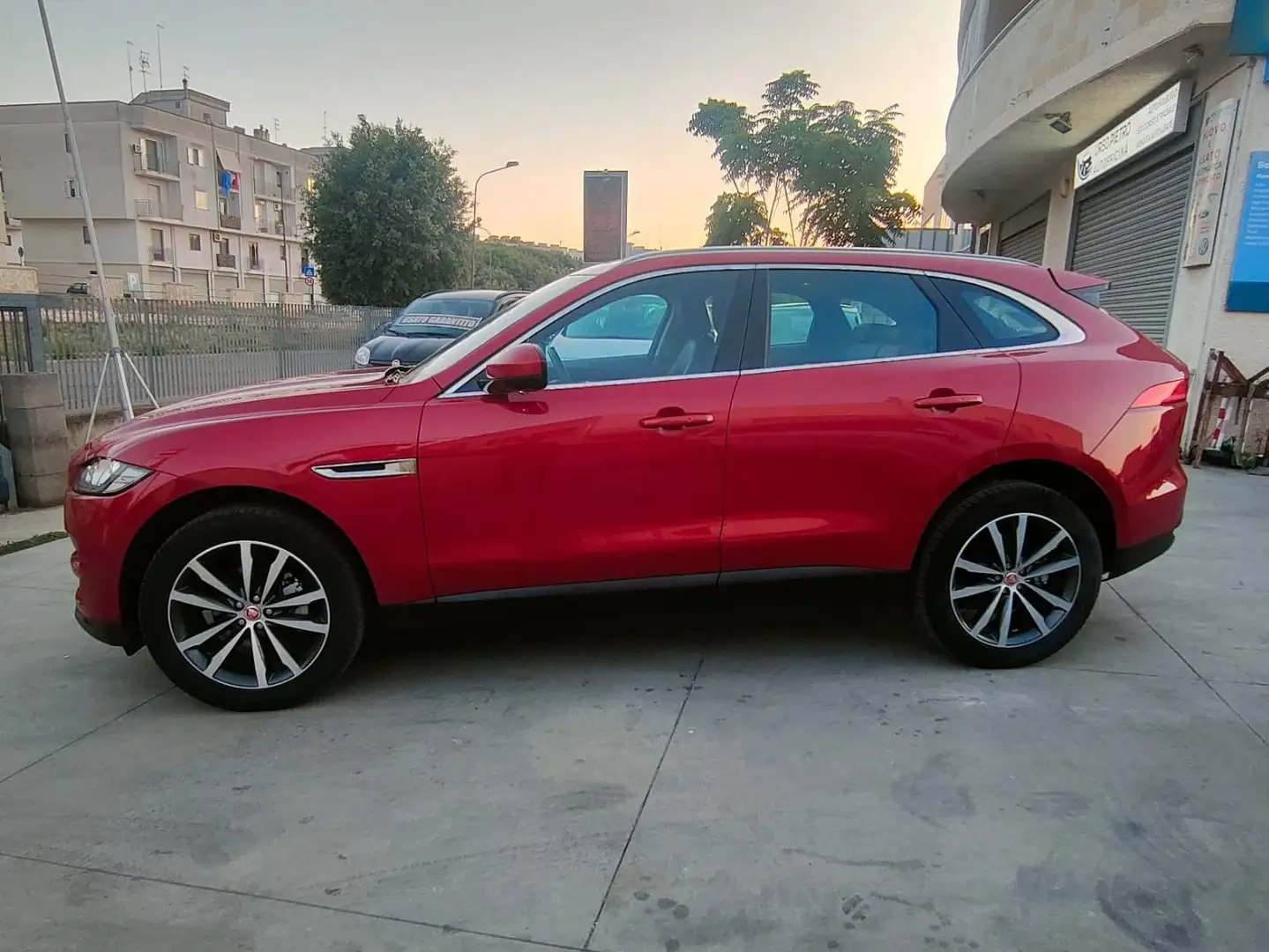 Jaguar F-Pace F-Pace 2.0d Prestige awd 180cv auto Rosso - 2