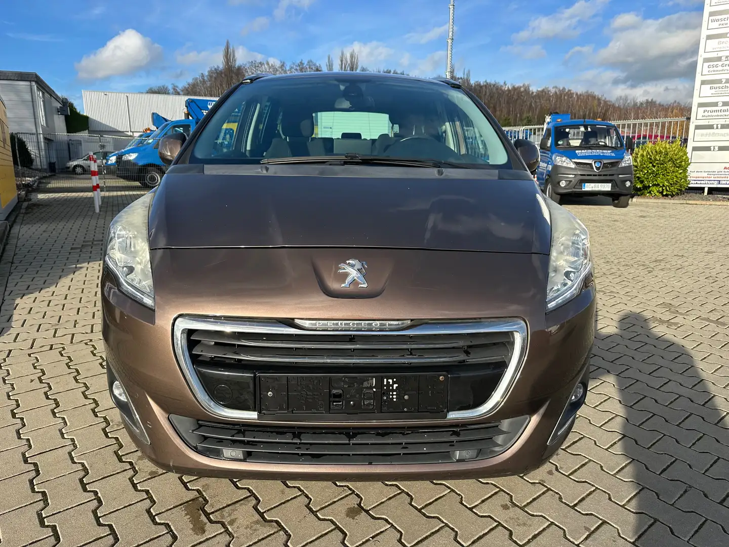 Peugeot 5008 5008 HDI FAP 115 Style 7 Sitze Navi Euro6 Braun - 2
