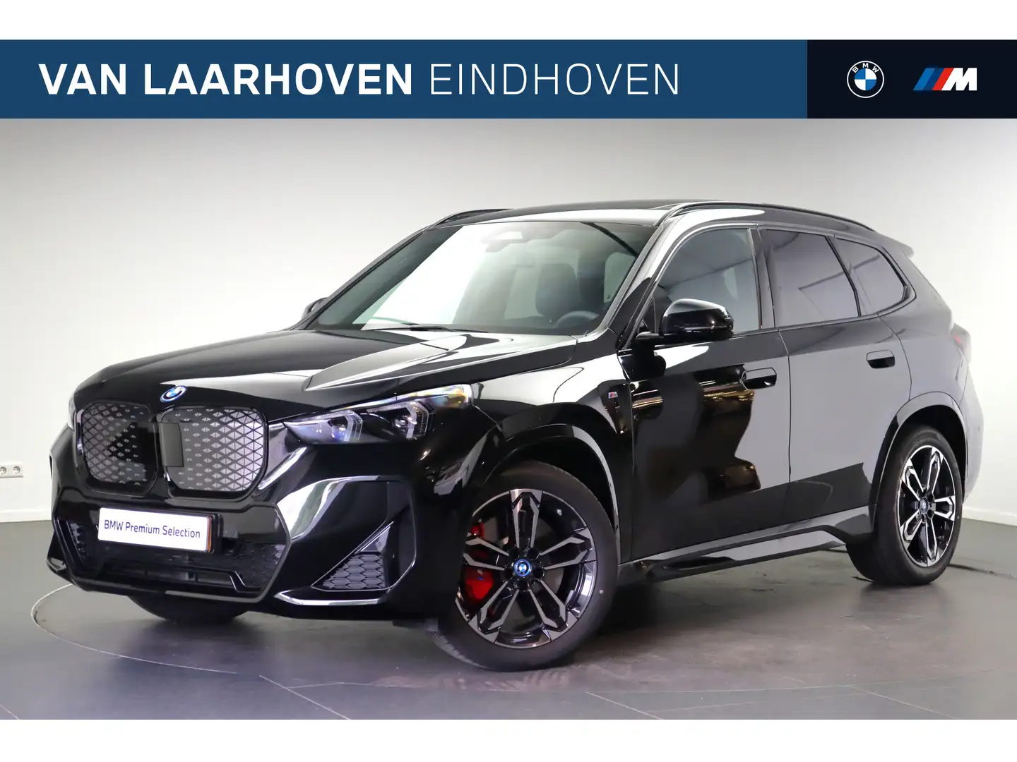 BMW iX1 eDrive20 M Sport Automaat / Panoramadak / Trekhaak Zwart - 1