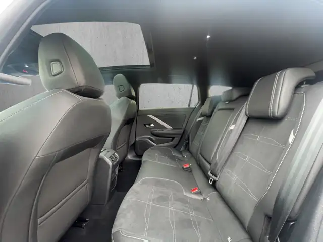 Opel Astra view 8