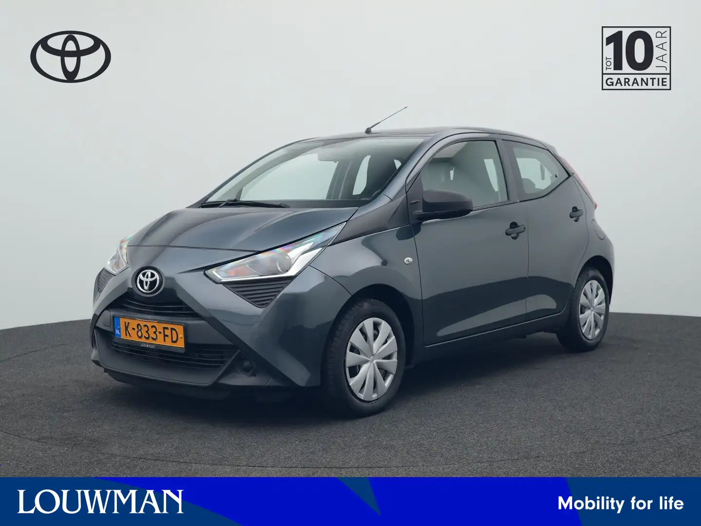 Toyota Aygo 1.0 VVT-i x-fun Grijs - 1