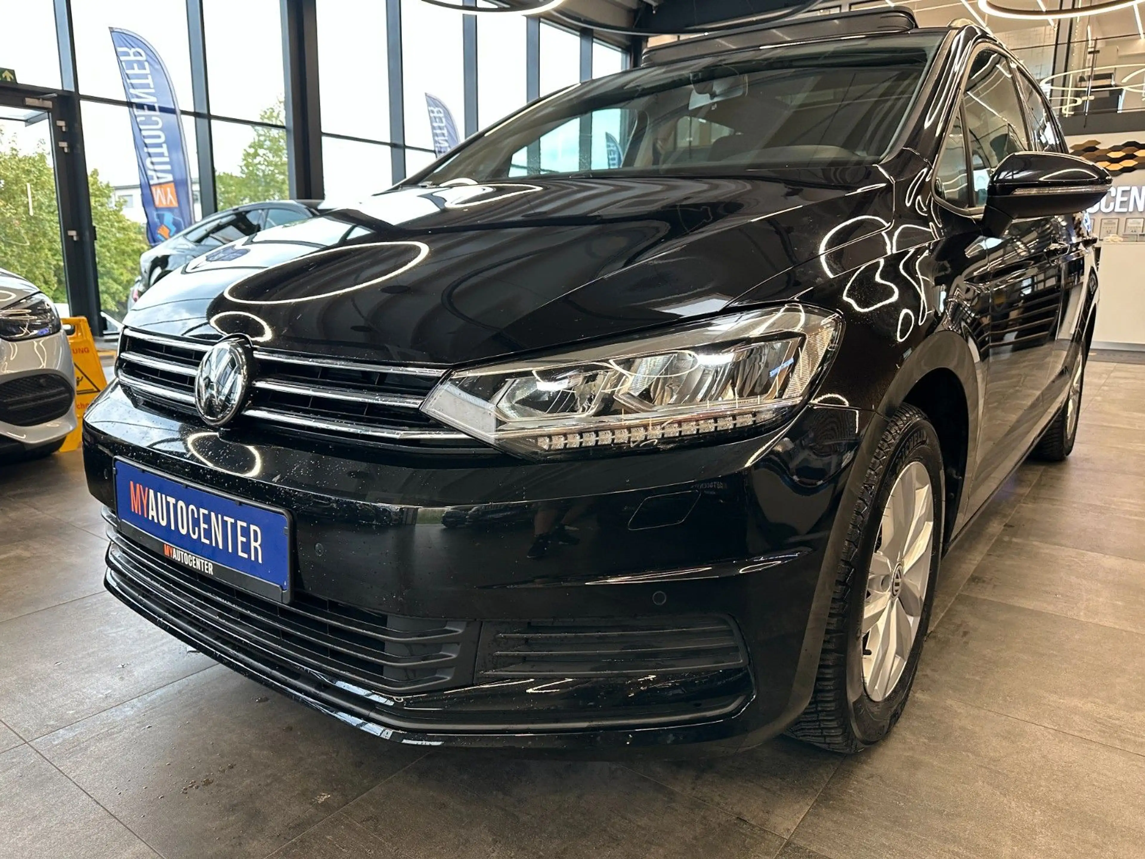 Volkswagen Touran *7 Sitzer*NAV*PANO**3-ZONEN* — photo 4