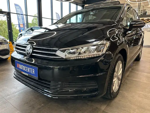 Volkswagen Touran view 4