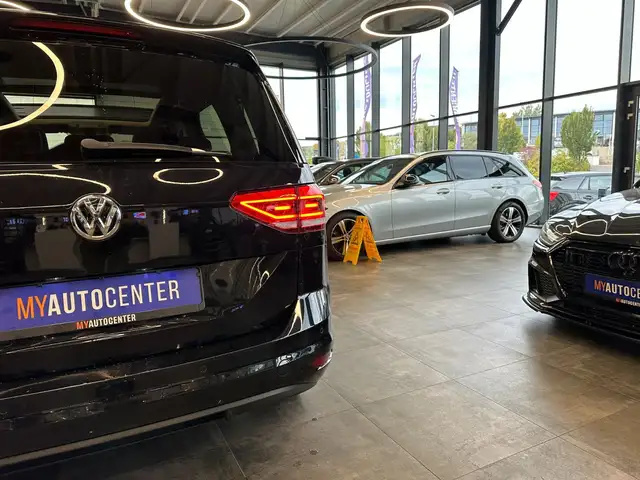 Volkswagen Touran view 26