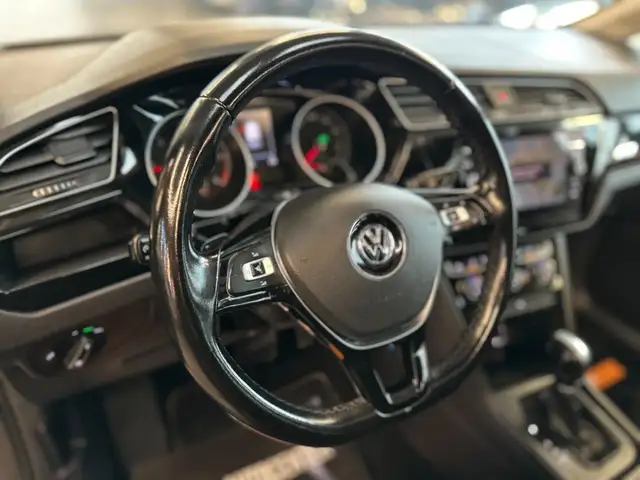 Volkswagen Touran view 11