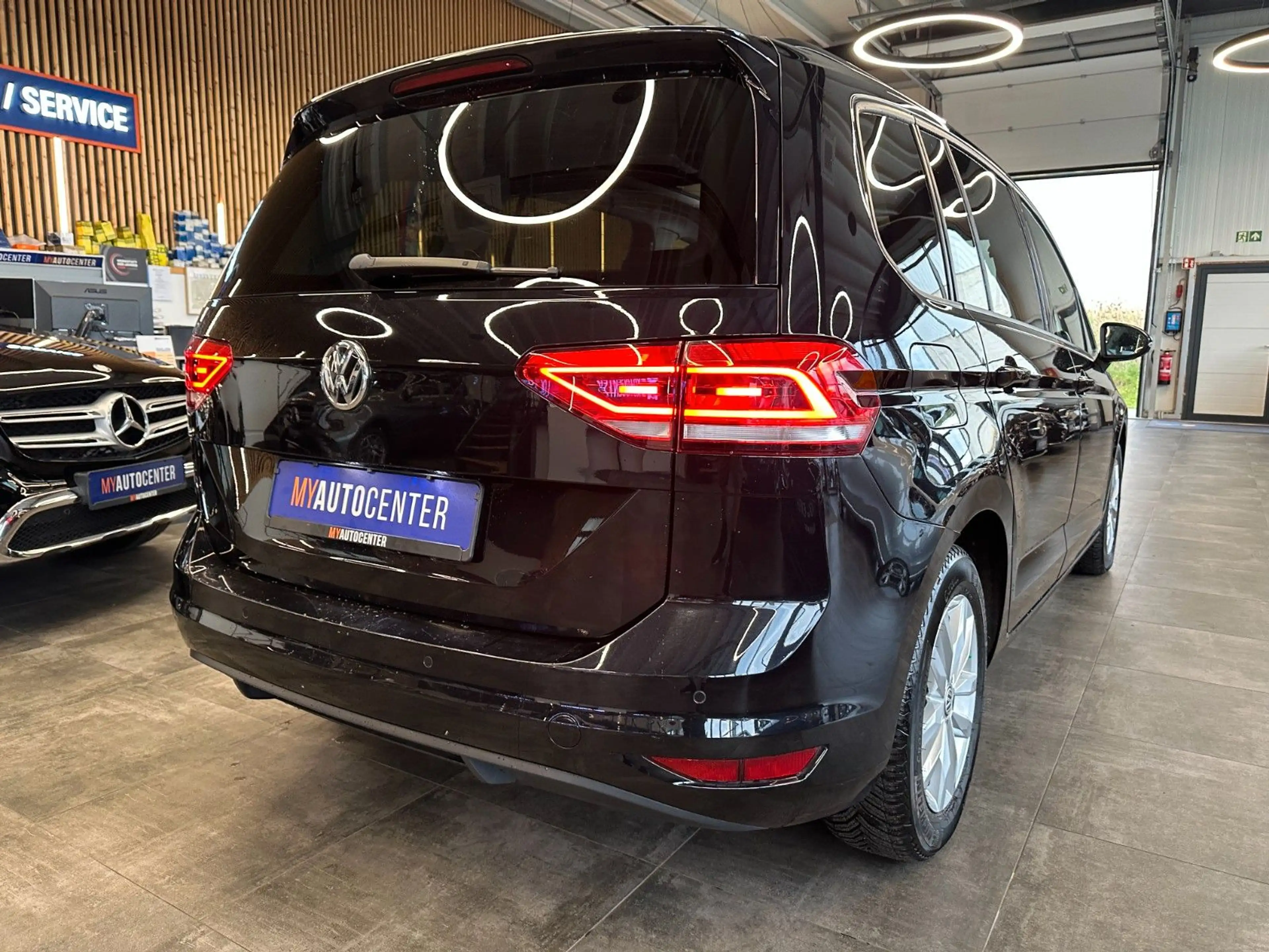 Volkswagen Touran *7 Sitzer*NAV*PANO**3-ZONEN* — photo 2