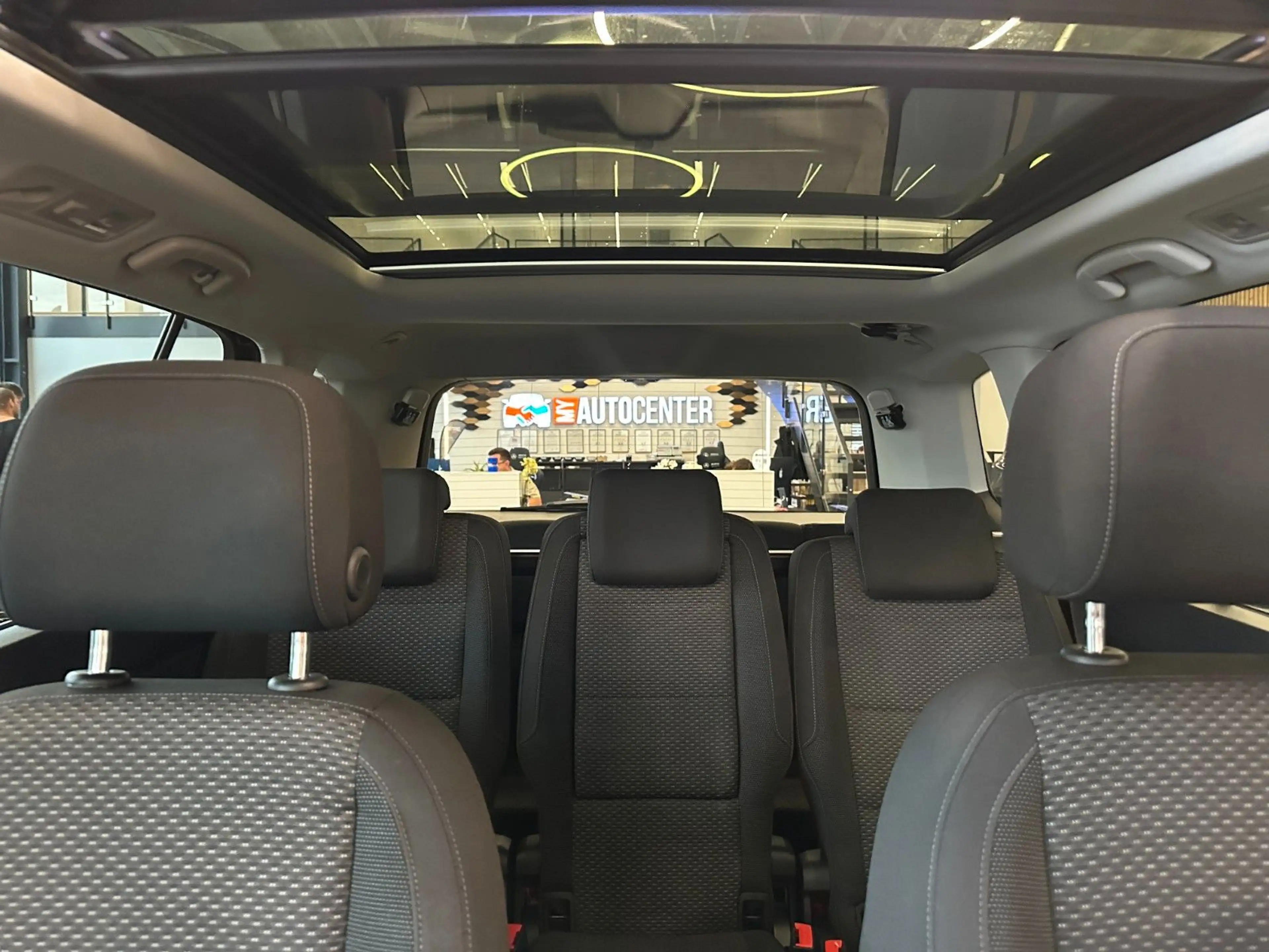 Volkswagen Touran *7 Sitzer*NAV*PANO**3-ZONEN* — photo 12