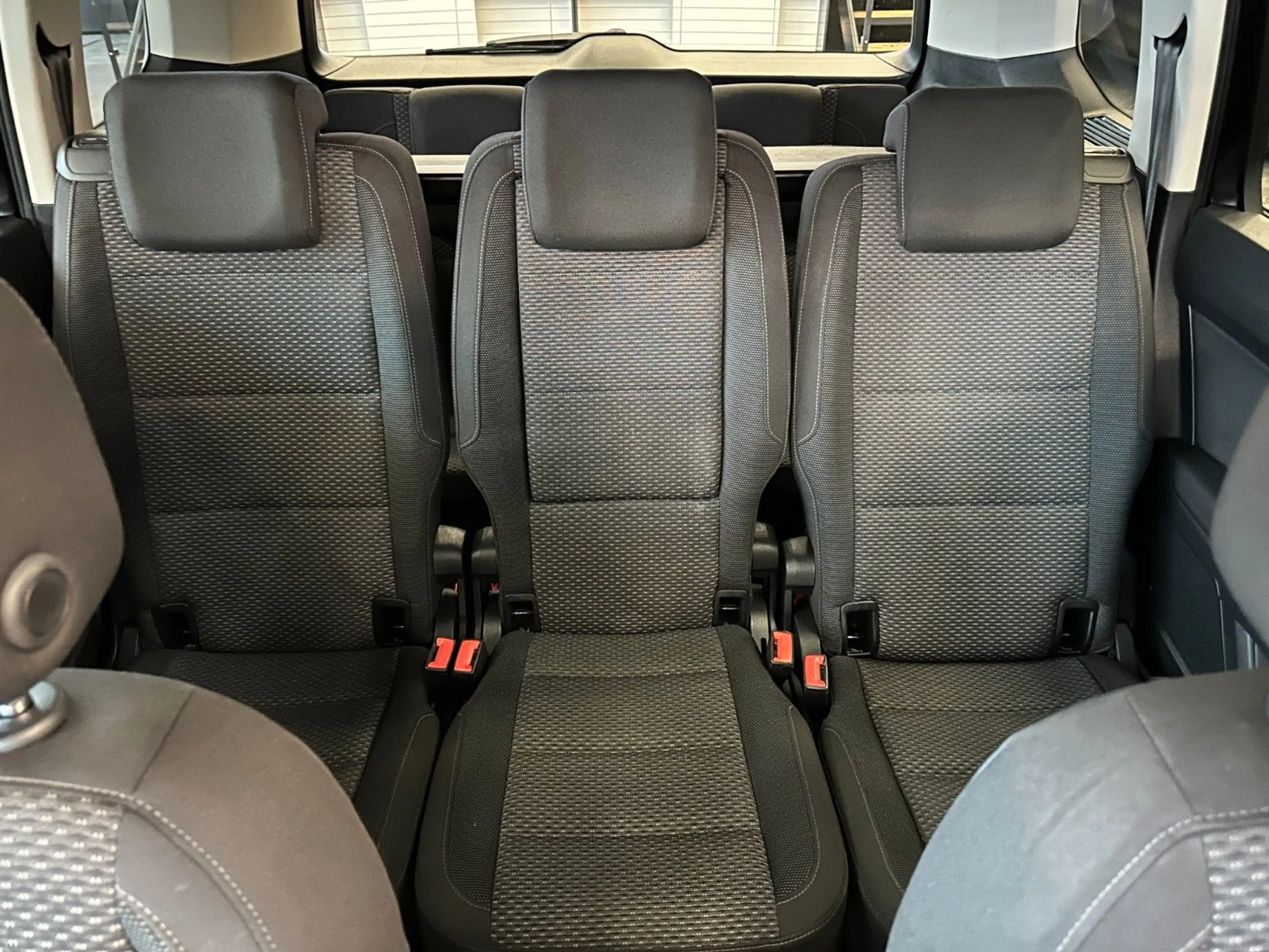 Volkswagen Touran *7 Sitzer*NAV*PANO**3-ZONEN* — photo 13