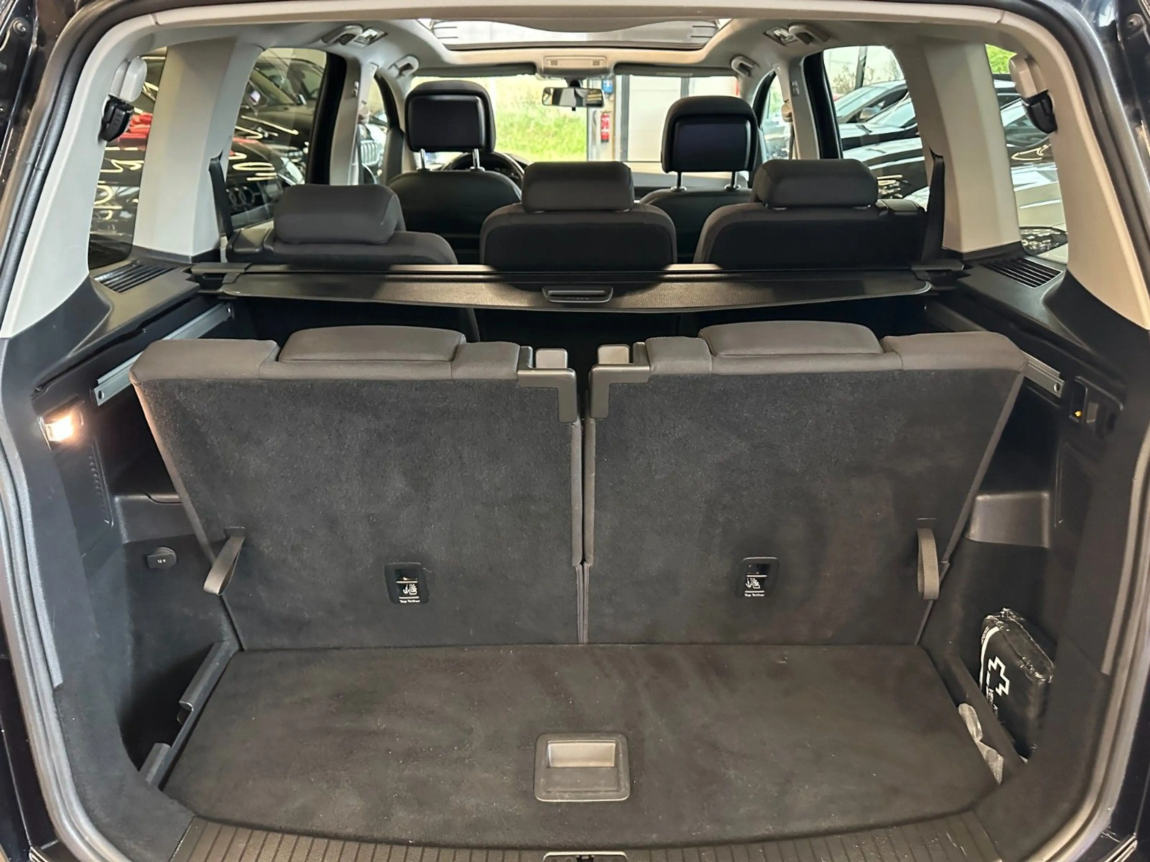 Volkswagen Touran *7 Sitzer*NAV*PANO**3-ZONEN* — photo 6