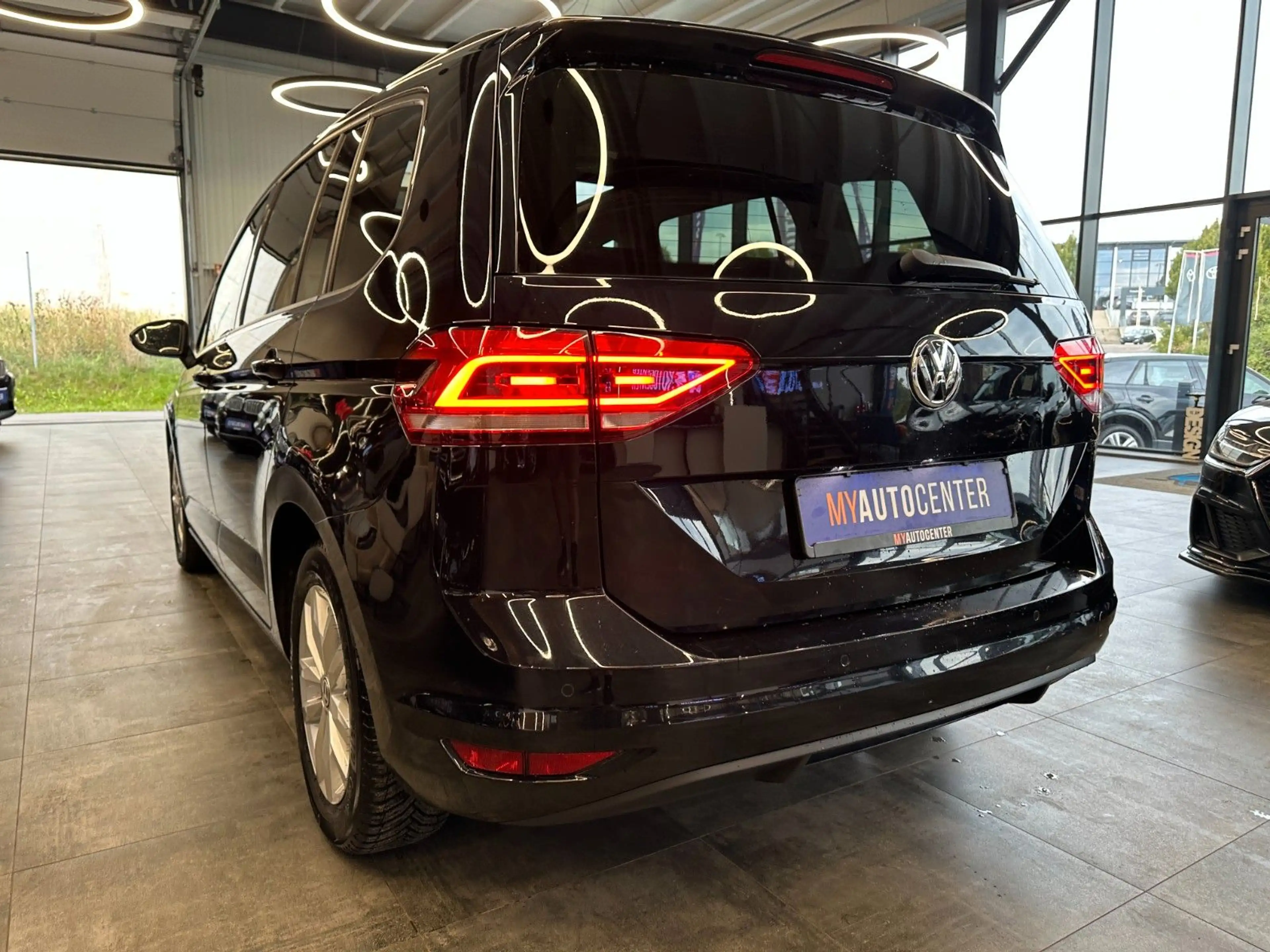 Volkswagen Touran *7 Sitzer*NAV*PANO**3-ZONEN* — photo 5