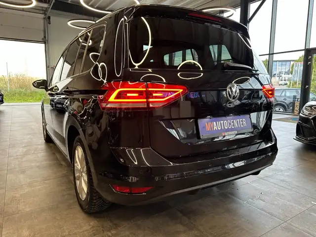 Volkswagen Touran view 5