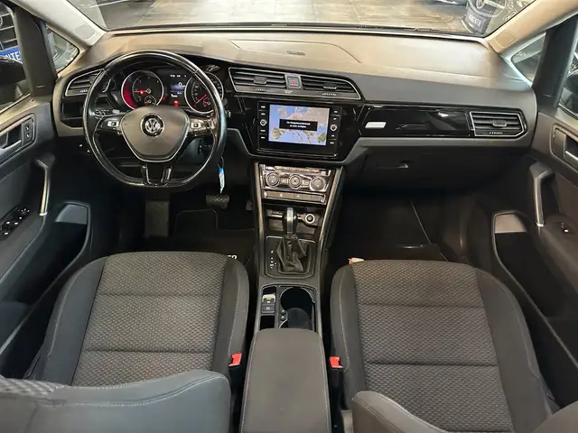 Volkswagen Touran view 8