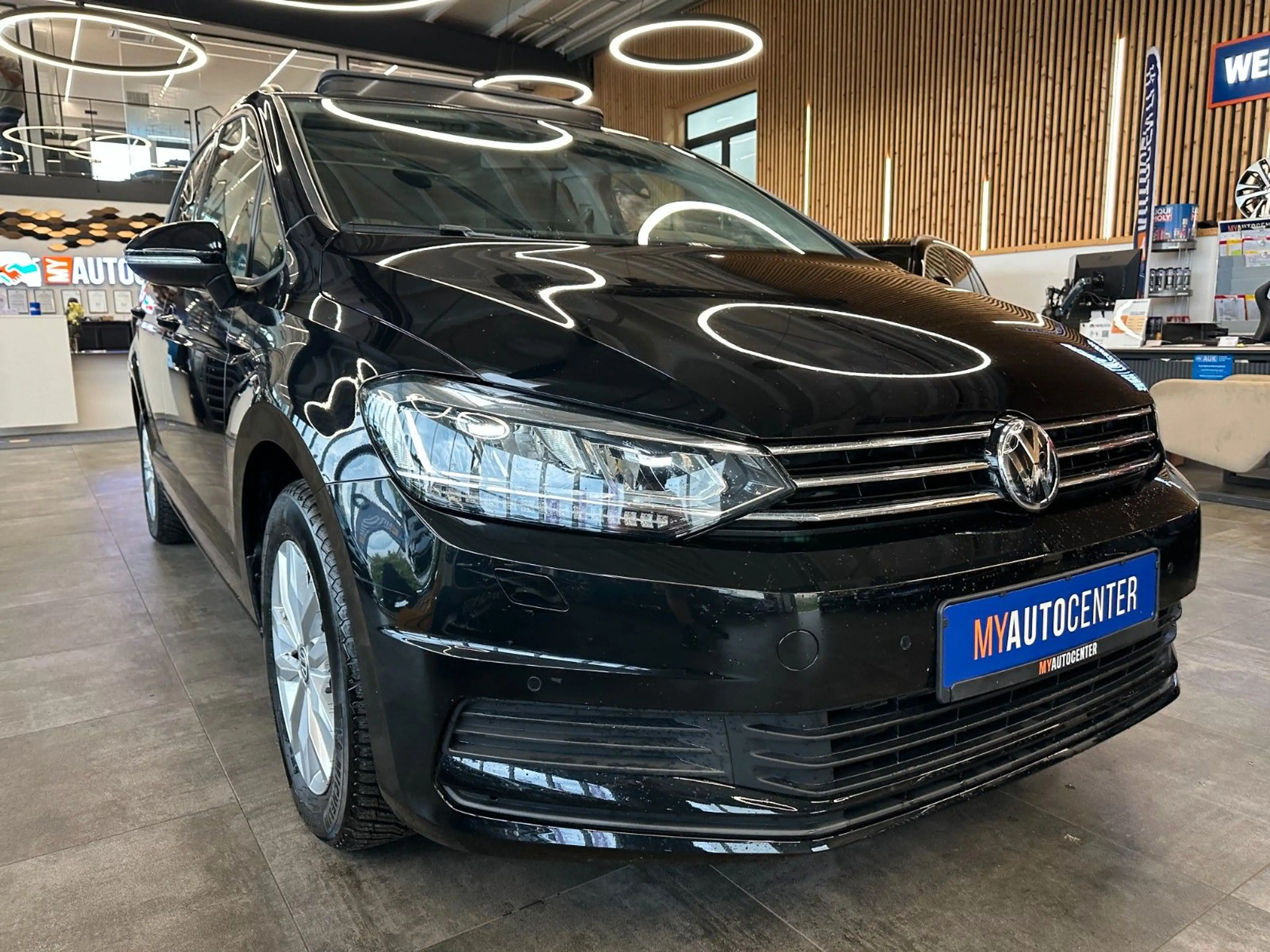 Volkswagen Touran *7 Sitzer*NAV*PANO**3-ZONEN* — photo 3