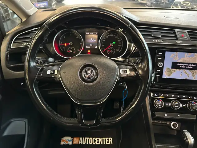 Volkswagen Touran view 9