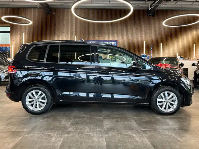 Volkswagen Touran view 16