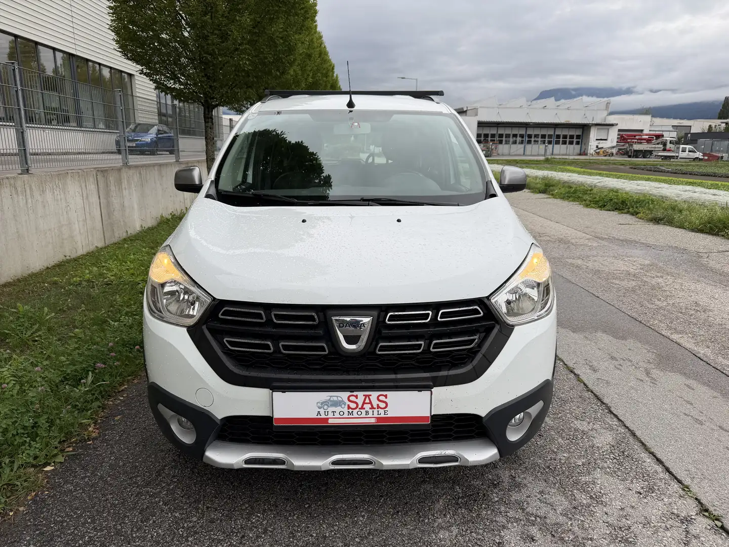 Dacia Lodgy Stepway Sensation TCe 115 S&S Weiß - 2